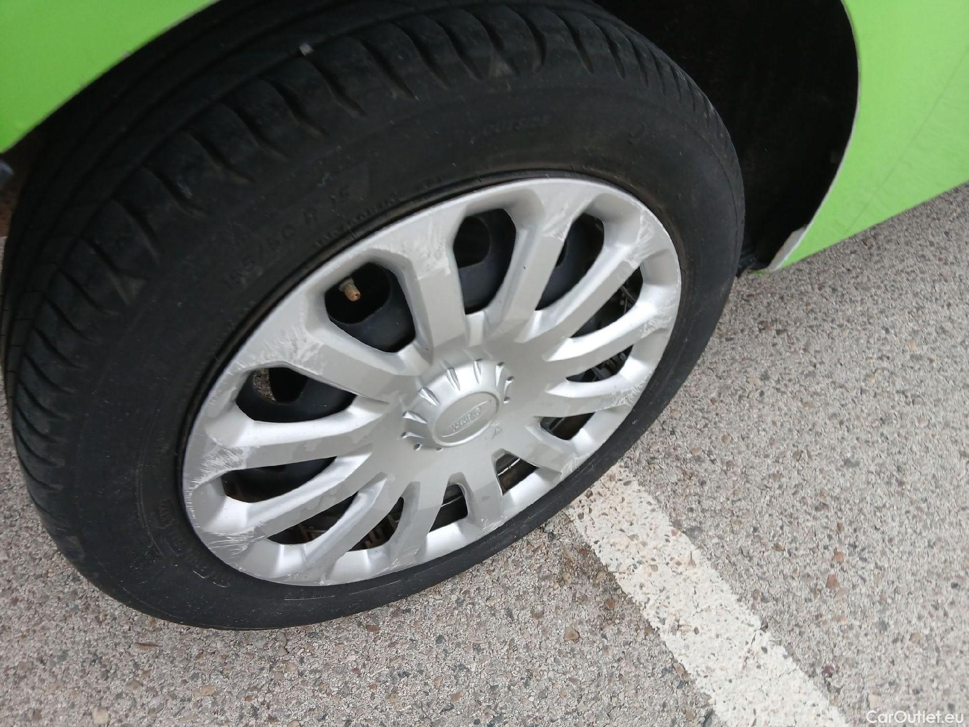  Ford  Fiesta FORD  Van / 2012 / 3P / berlina comercial 1.5 TDCi 55kW (75CV) #13