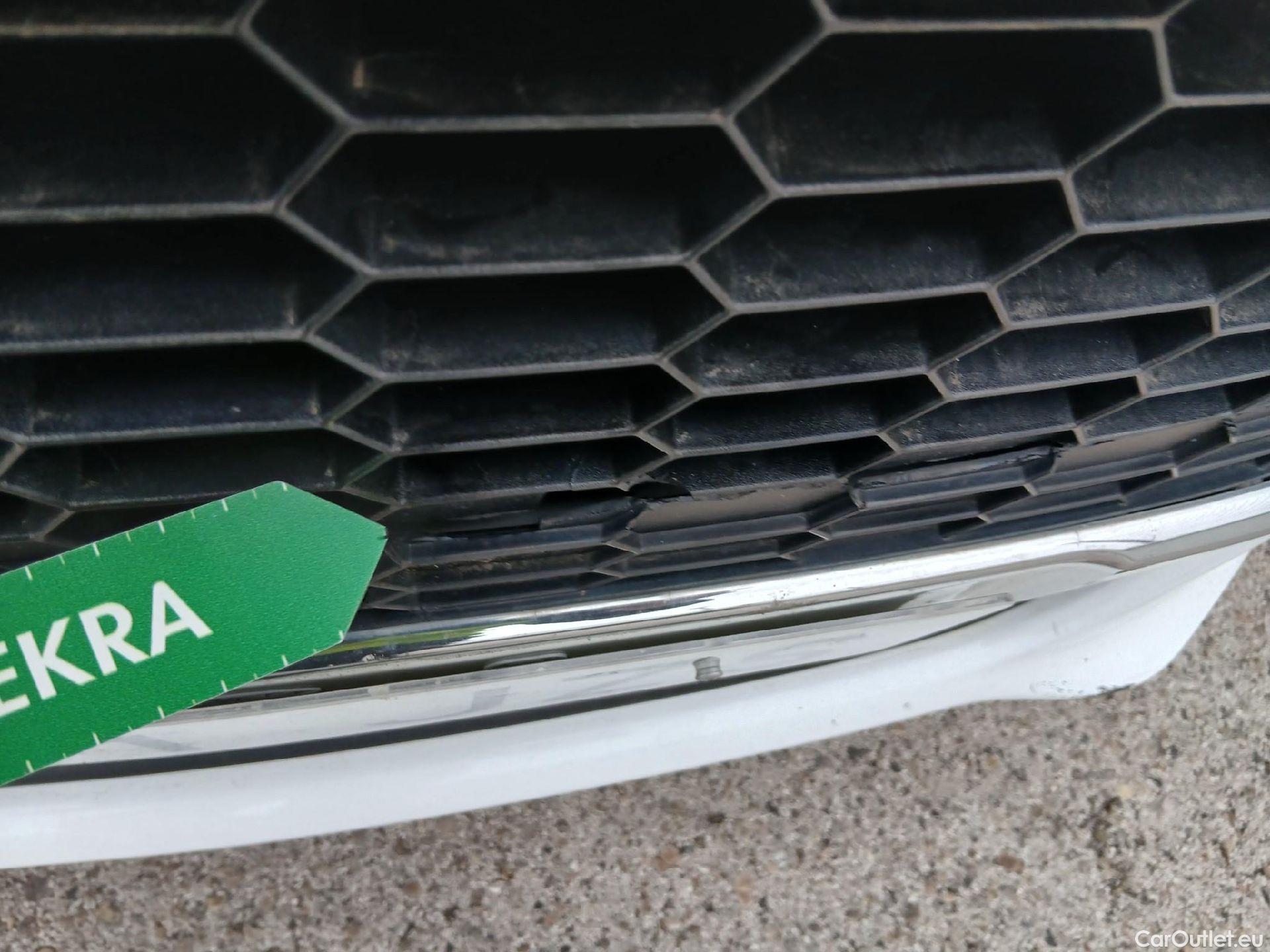  Ford  Fiesta FORD  Van / 2012 / 3P / berlina comercial 1.5 TDCi 55kW (75CV) #24