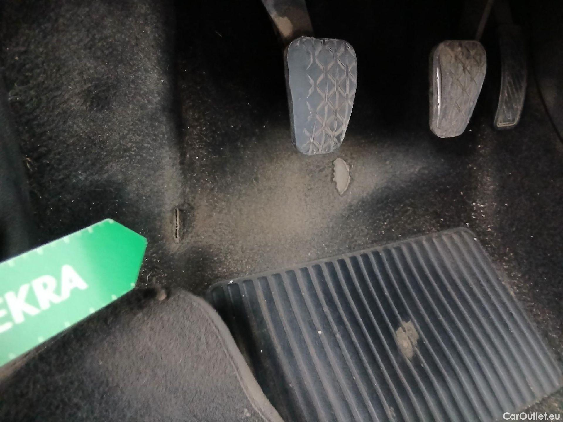  Ford  Fiesta FORD  Van / 2012 / 3P / berlina comercial 1.5 TDCi 55kW (75CV) #38