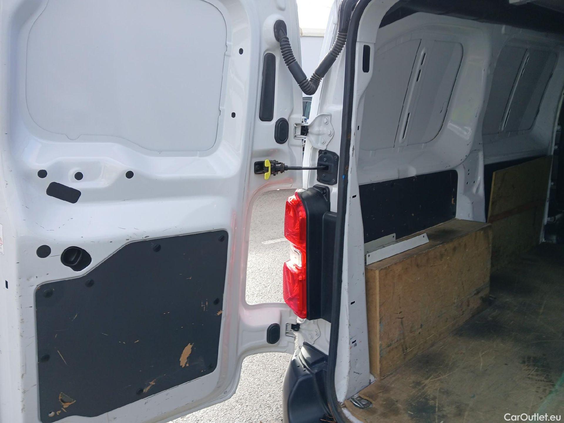  Opel  Vivaro OPEL  / 2019 / 4P / furgón 1.5 Diésel 74kW (100CV) M Std Express #23