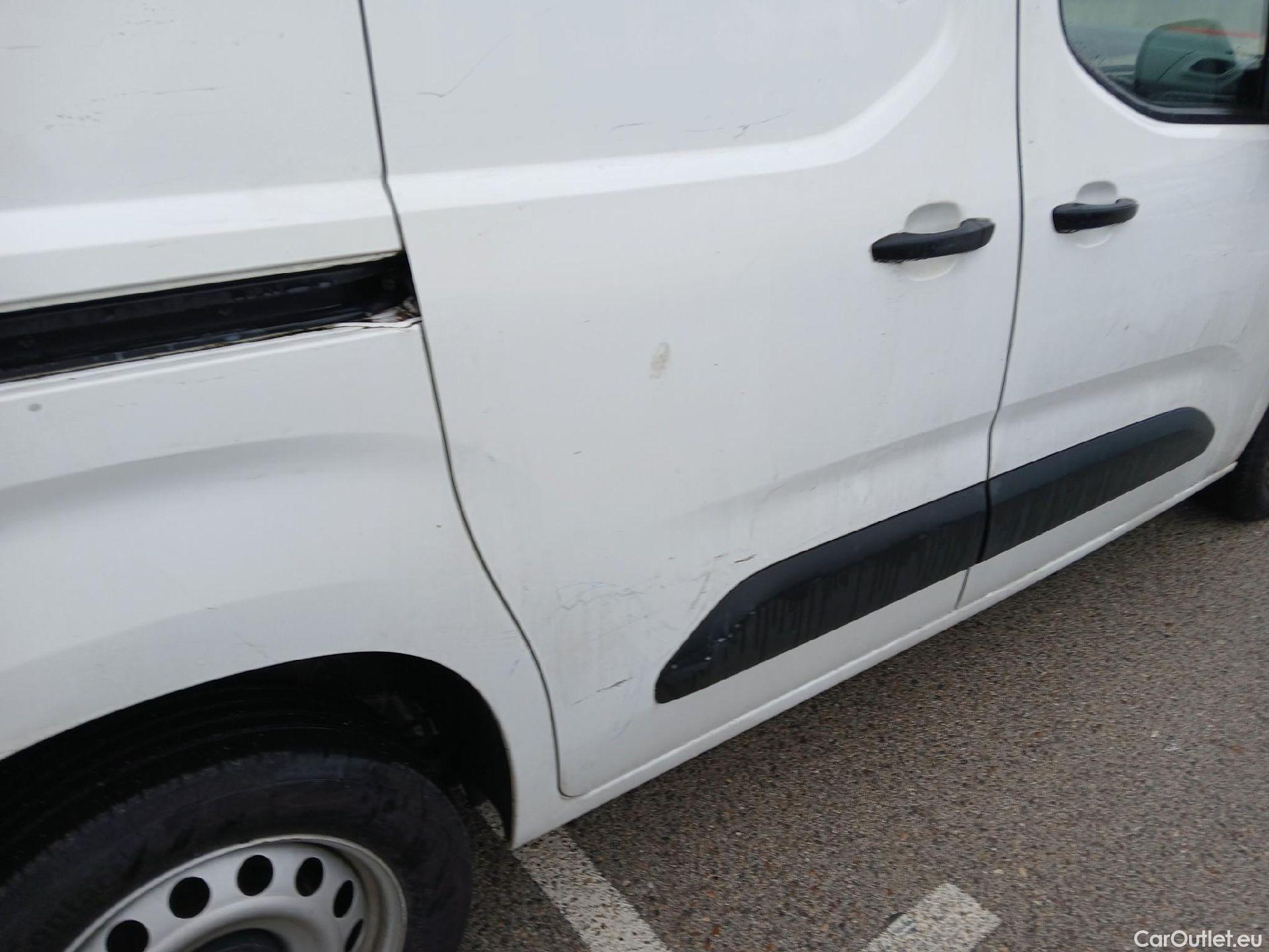  Peugeot  Partner PEUGEOT  / 2018 / 3P / furgón derivado de turismo Pro Standard 1000kg BlueHDi 73kW #23