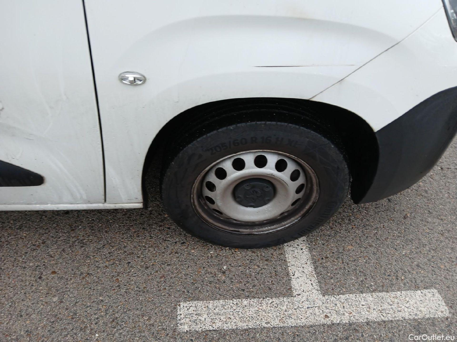  Peugeot  Partner PEUGEOT  / 2018 / 3P / furgón derivado de turismo Pro Standard 1000kg BlueHDi 73kW #6