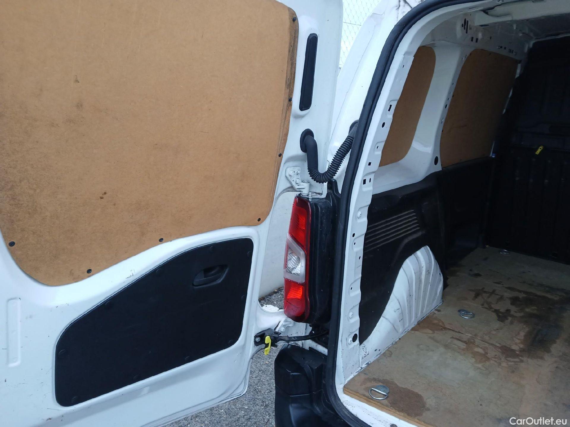  Peugeot  Partner PEUGEOT  / 2018 / 3P / furgón derivado de turismo Pro Standard 1000kg BlueHDi 73kW #4