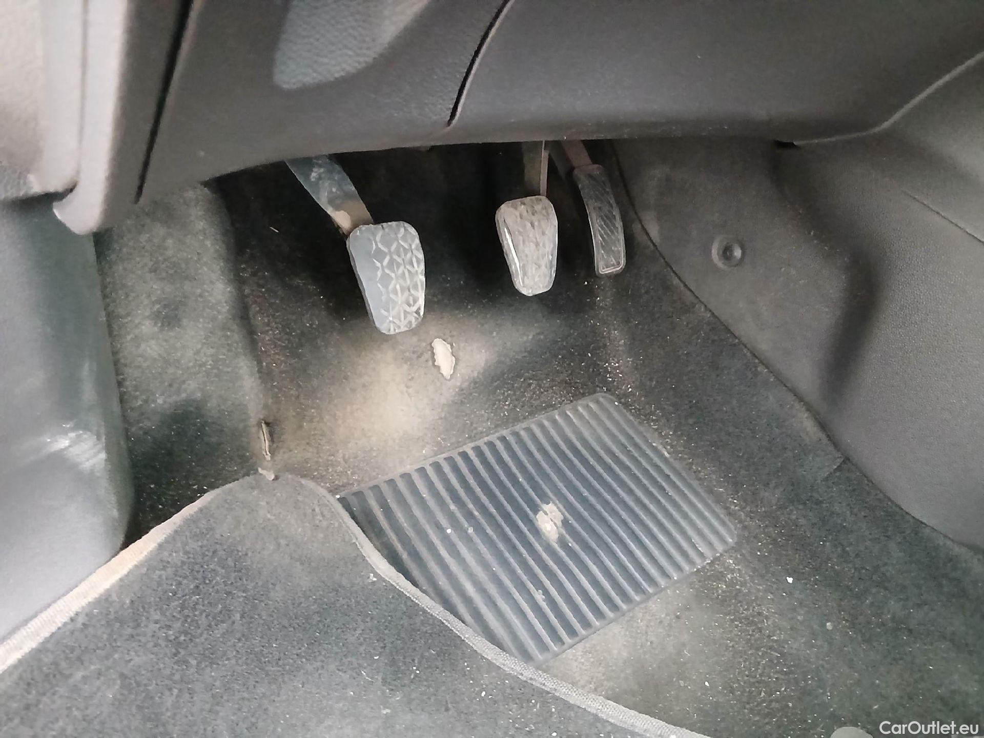  Ford  Fiesta FORD  Van / 2012 / 3P / berlina comercial 1.5 TDCi 55kW (75CV) #39