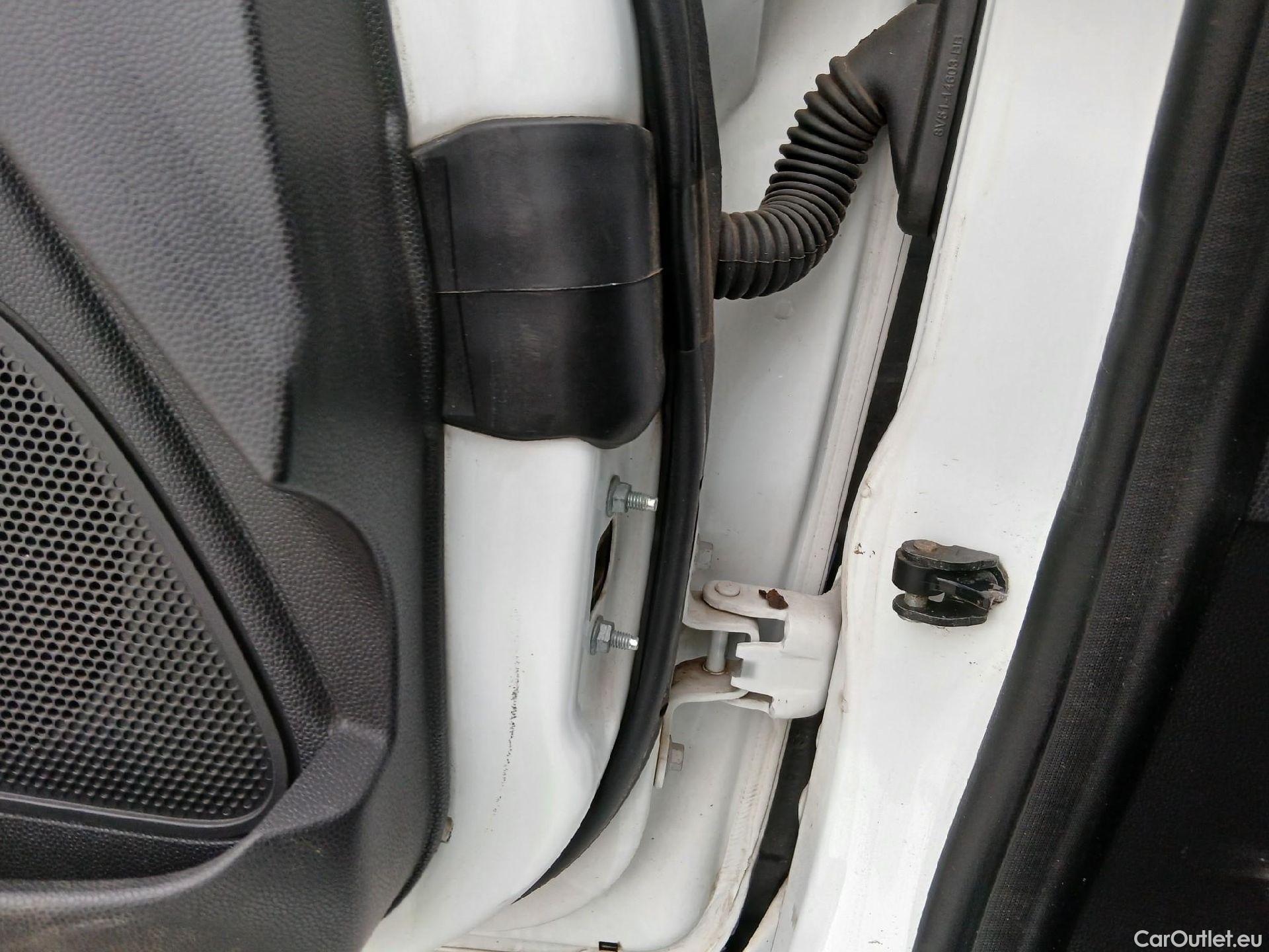  Ford  Fiesta FORD  Van / 2012 / 3P / berlina comercial 1.5 TDCi 55kW (75CV) #2