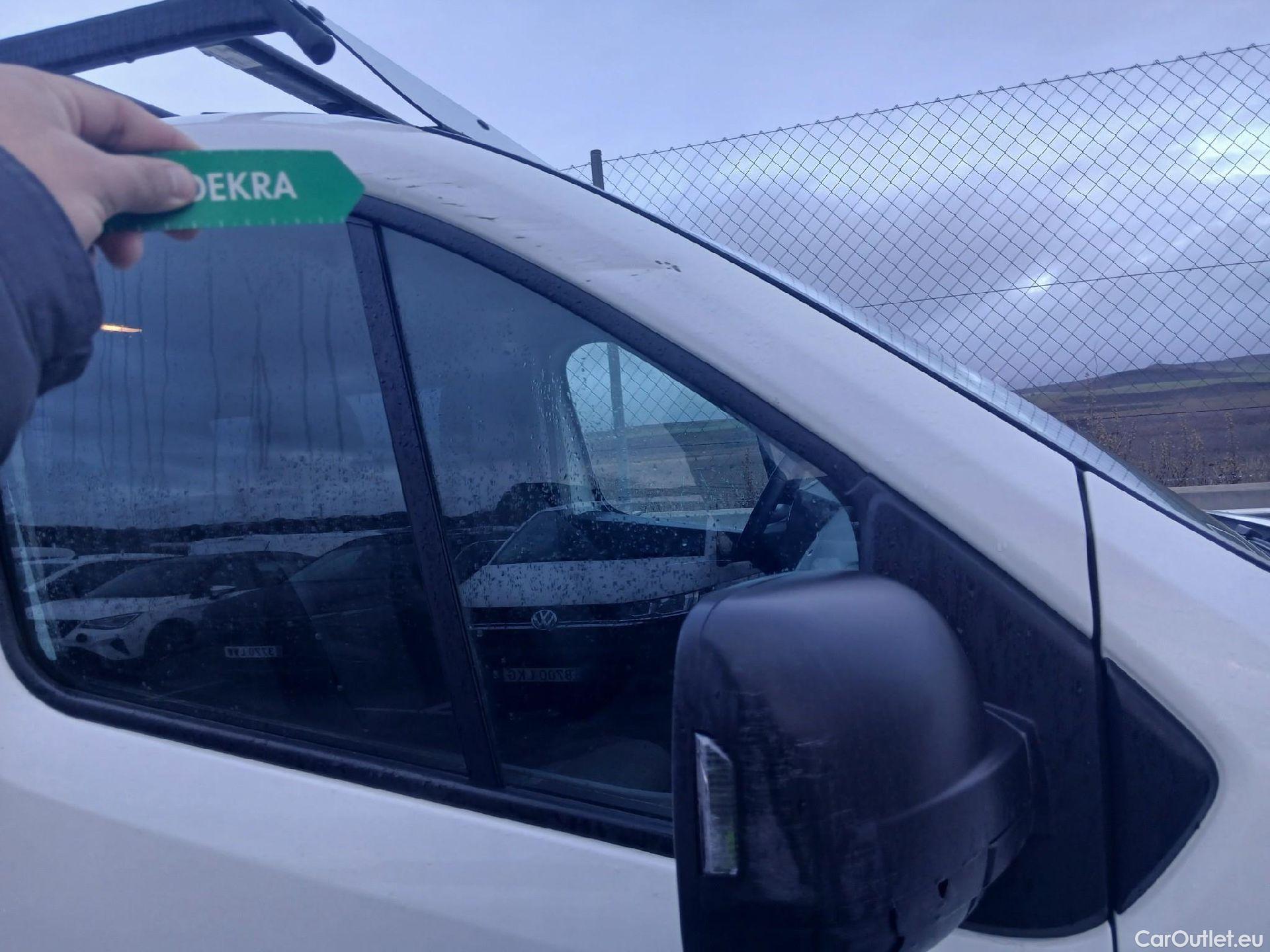  Nissan  NV300 NISSAN  / 2021 / 4P / combi Mixta 6 2.0dCi 81kW L1H1 1T Optima N1 #45