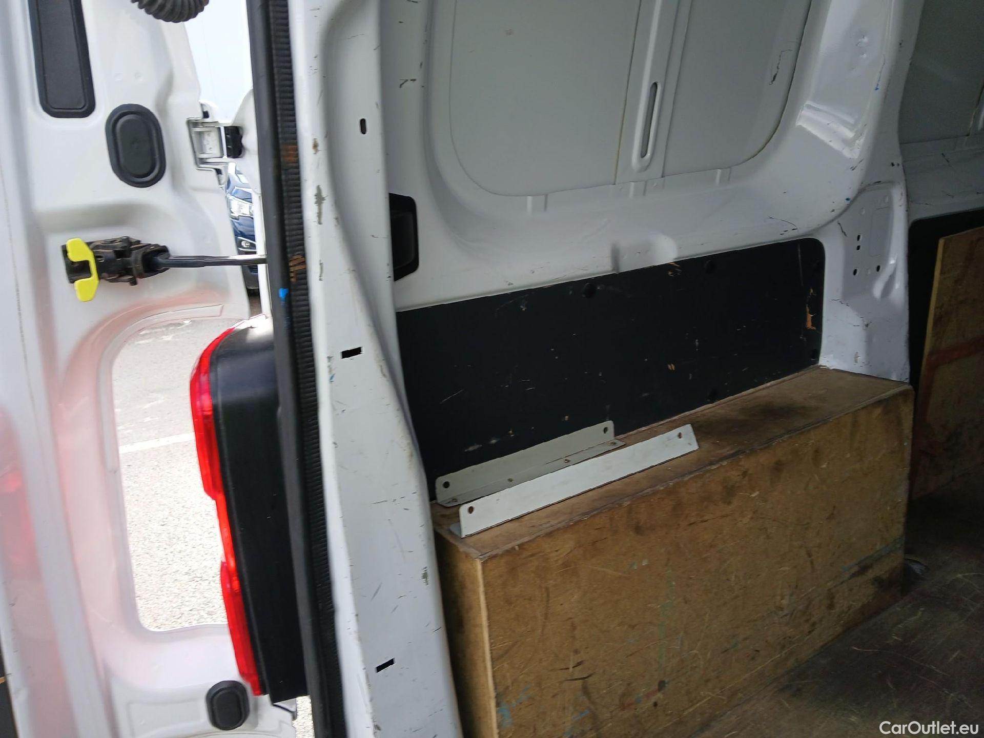  Opel  Vivaro OPEL  / 2019 / 4P / furgón 1.5 Diésel 74kW (100CV) M Std Express #18