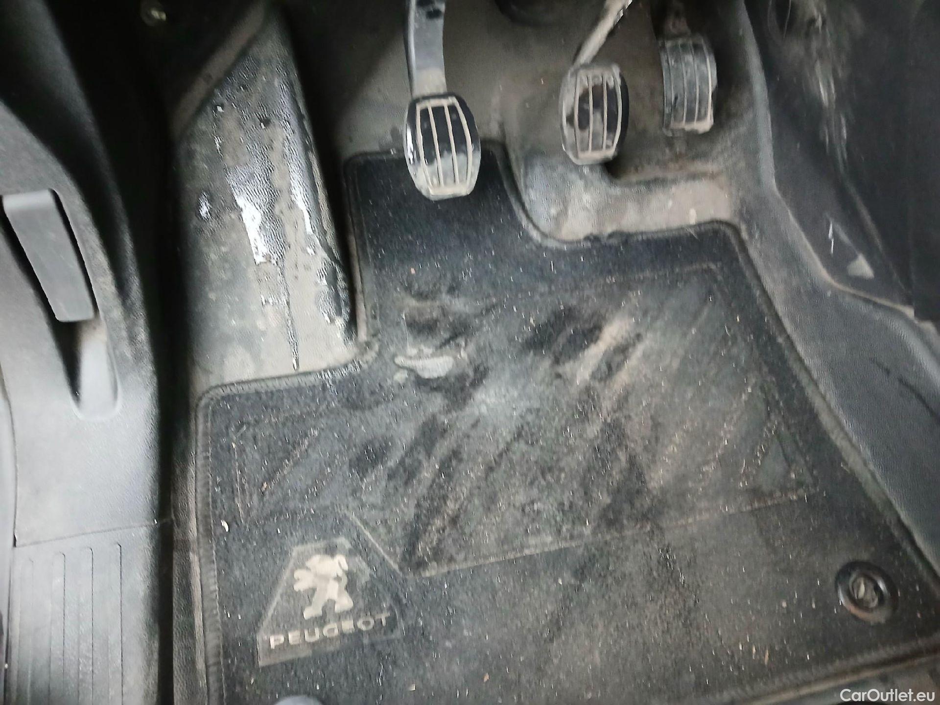  Peugeot  Partner PEUGEOT  / 2018 / 3P / furgón derivado de turismo Pro Standard 1000kg BlueHDi 73kW #1