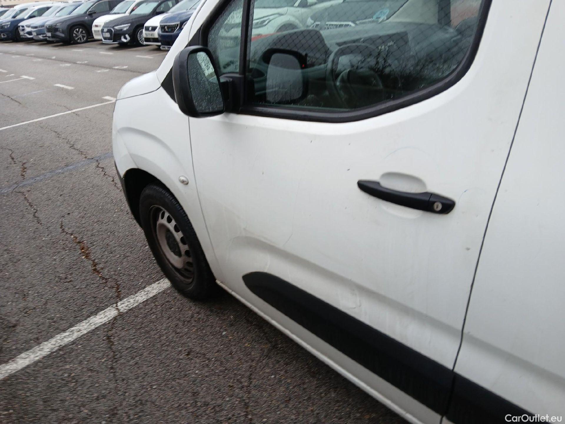  Peugeot  Partner PEUGEOT  / 2018 / 3P / furgón derivado de turismo Pro Standard 1000kg BlueHDi 73kW #13