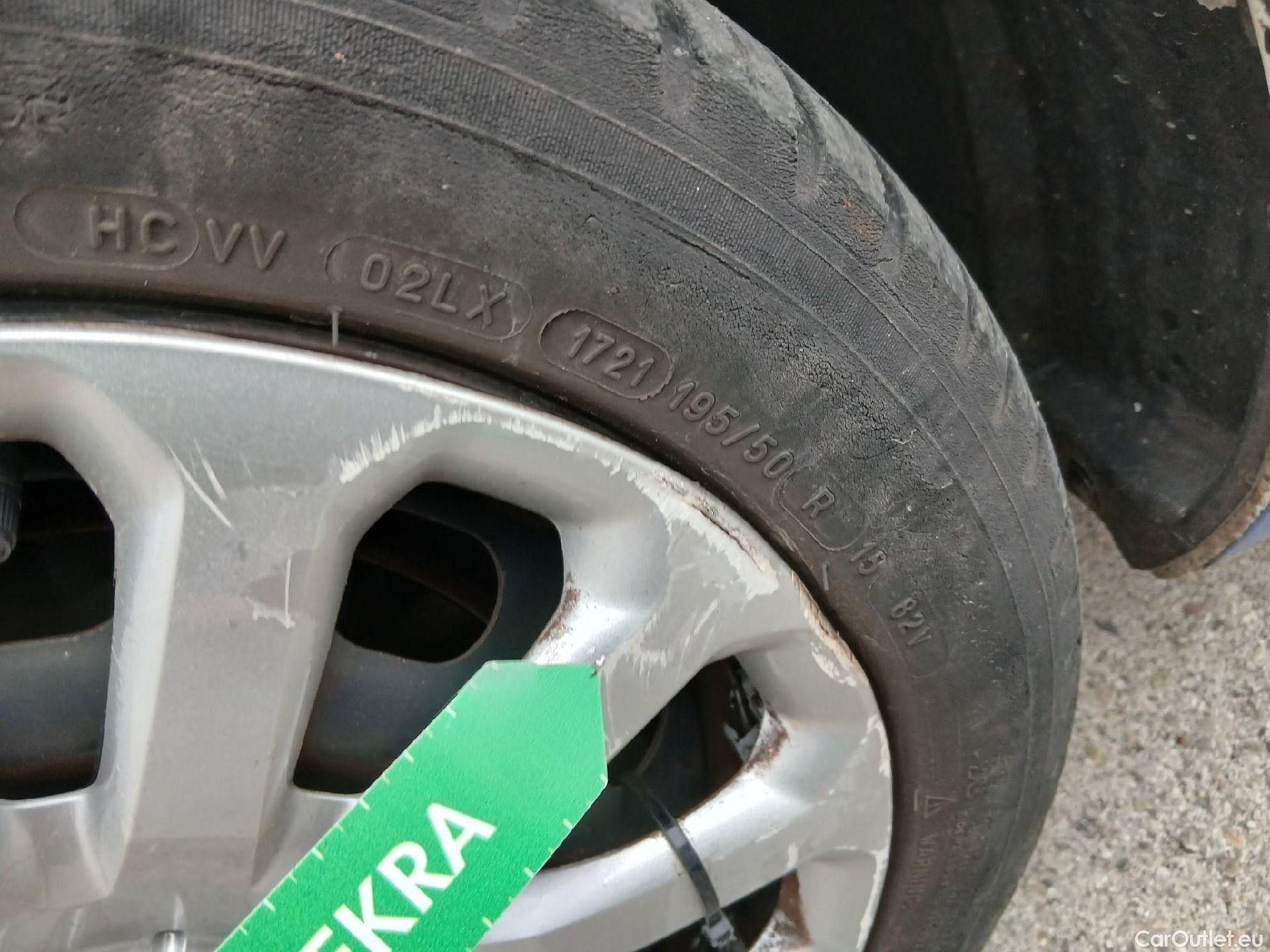  Ford  Fiesta FORD  Van / 2012 / 3P / berlina comercial 1.5 TDCi 55kW (75CV) #5