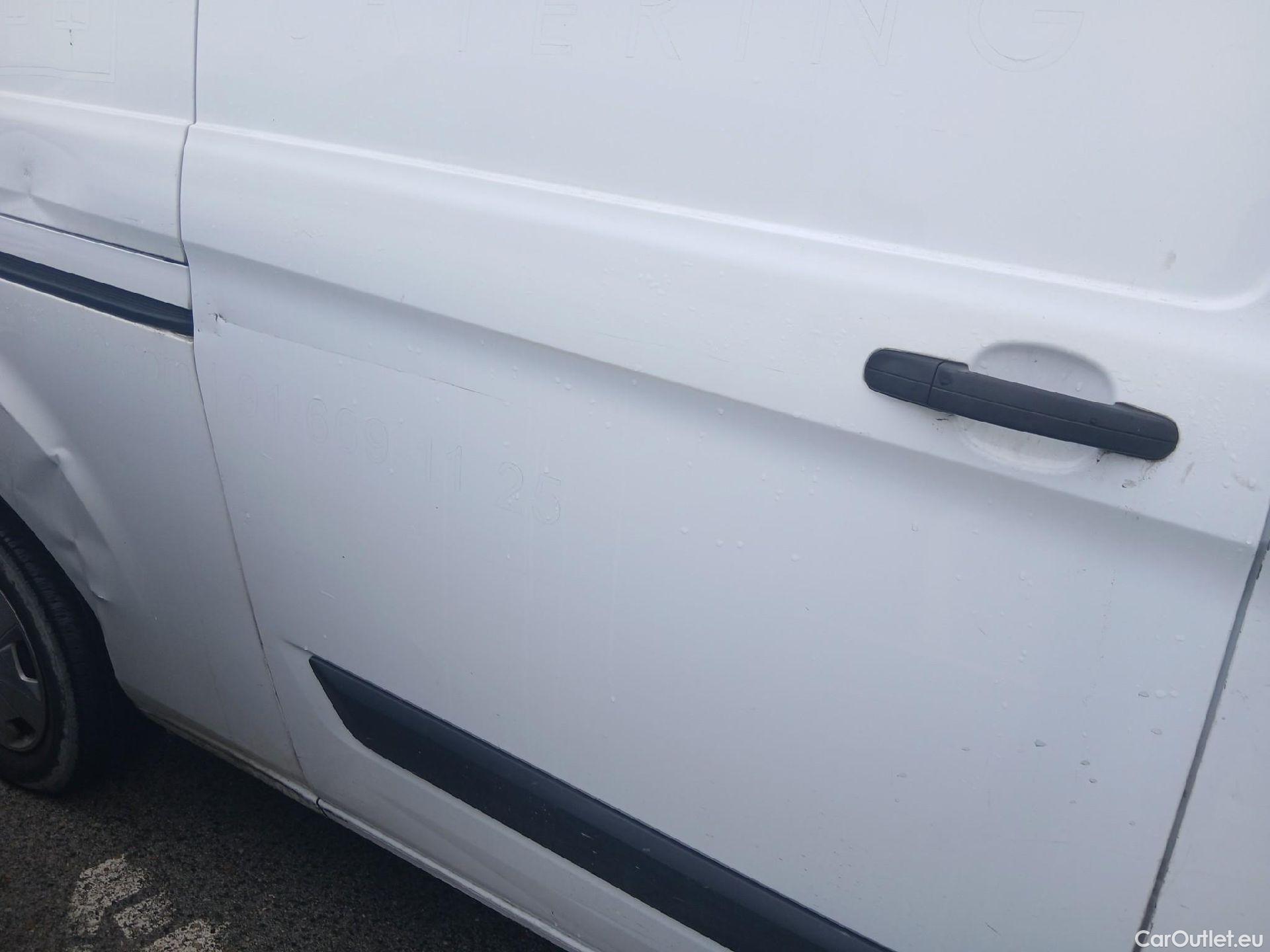  Ford  Transit FORD  Custom / 2012 / 4P / furgón Van 2.0 TDCI 96kW 300 L2 Trend RAMPA DE ACCESO #22