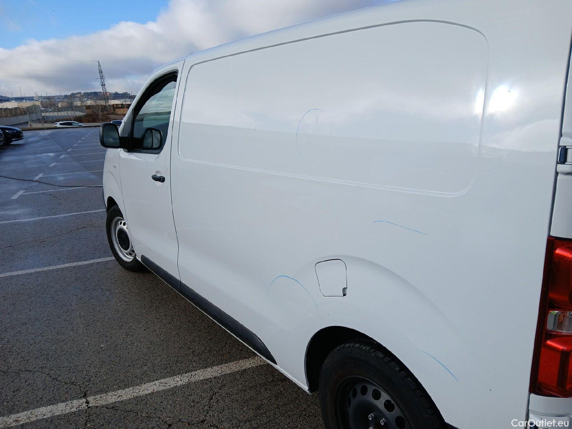  Opel  Vivaro OPEL  / 2019 / 4P / furgón 1.5 Diésel 74kW (100CV) M Std Express #40