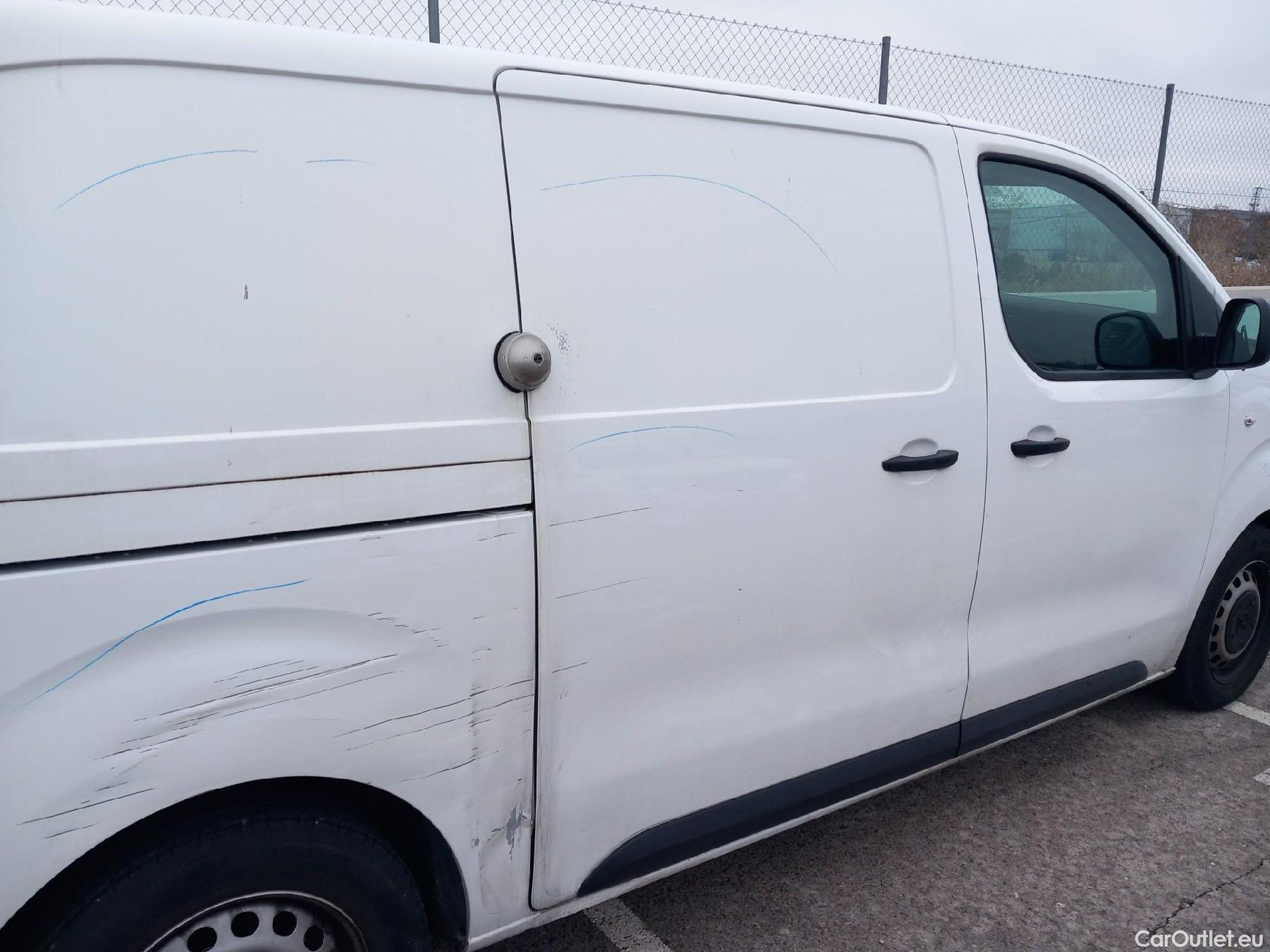  Opel  Vivaro OPEL  / 2019 / 4P / furgón Campaña F2ML 1.5 Diésel 74kW(100CV)M Std Exp #24