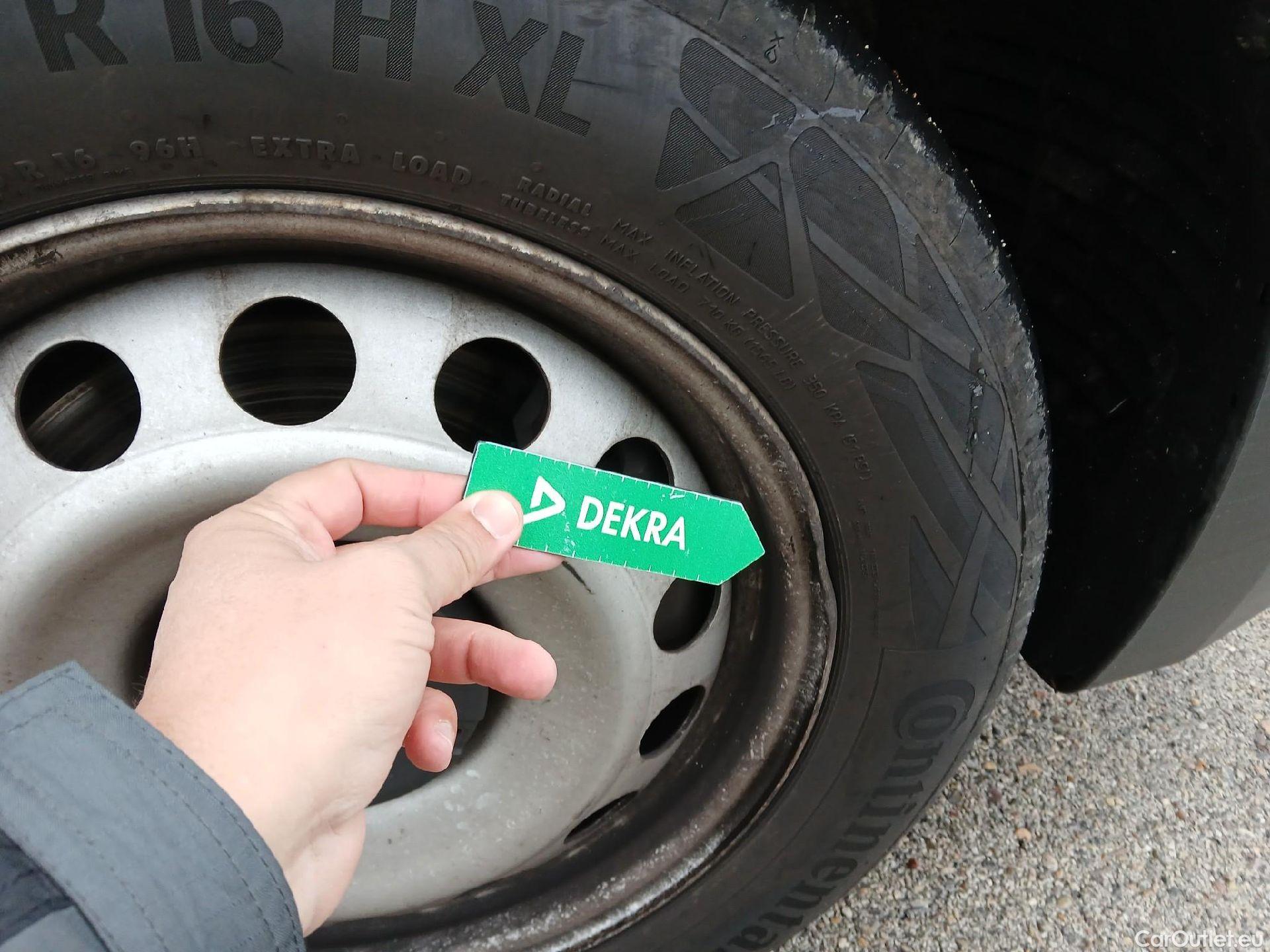  Peugeot  Partner PEUGEOT  / 2018 / 3P / furgón derivado de turismo Pro Standard 1000kg BlueHDi 73kW #7