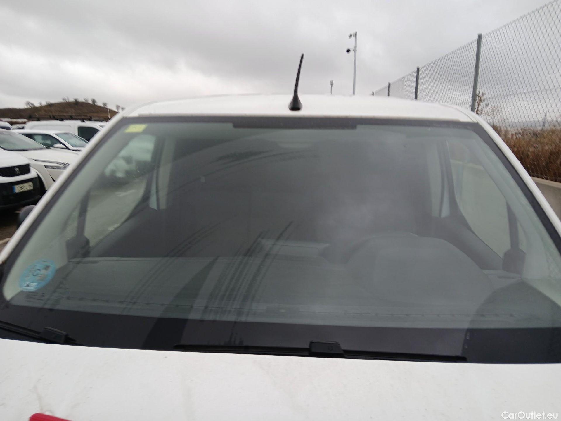  Peugeot  Partner PEUGEOT  / 2018 / 3P / furgón derivado de turismo Pro Standard 1000kg BlueHDi 73kW #12