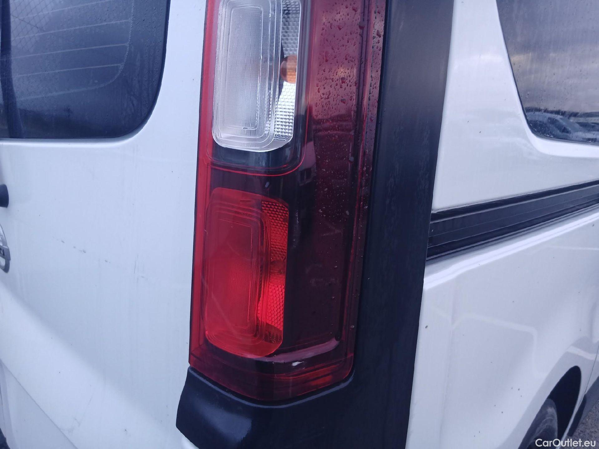  Nissan  NV300 NISSAN  / 2021 / 4P / combi Mixta 6 2.0dCi 81kW L1H1 1T Optima N1 #37