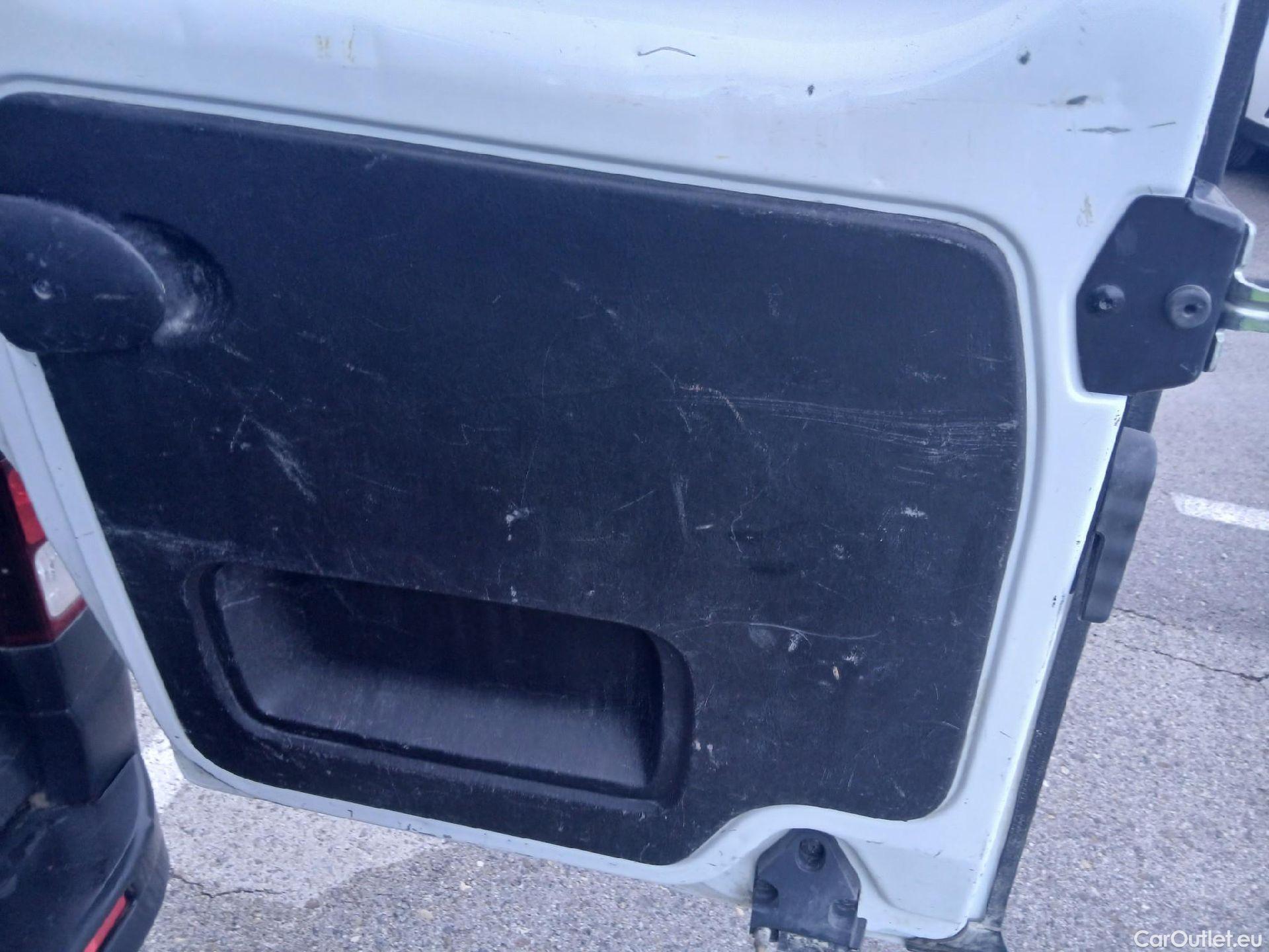  Nissan  NV300 NISSAN  / 2021 / 4P / combi Mixta 6 2.0dCi 81kW L1H1 1T Optima N1 #3