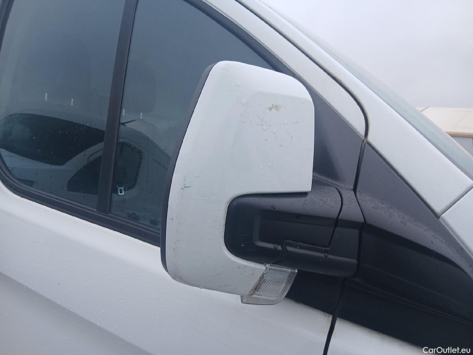  Ford  Transit FORD  Custom / 2012 / 4P / furgón Van 2.0 TDCI 96kW 300 L2 Trend RAMPA DE ACCESO #29