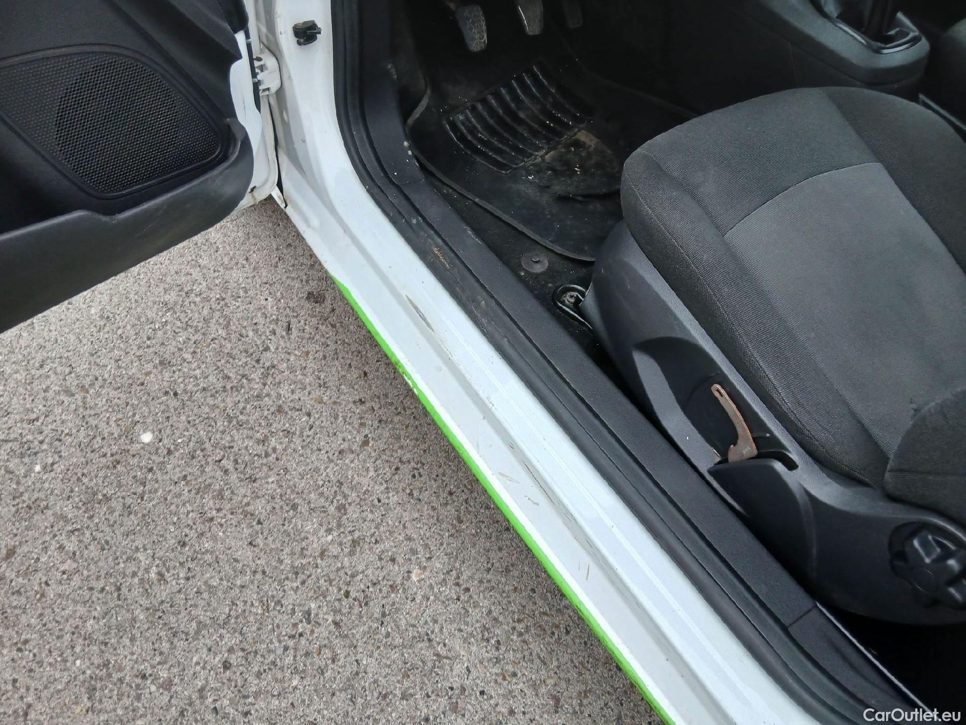  Ford  Fiesta FORD  Van / 2012 / 3P / berlina comercial 1.5 TDCi 55kW (75CV) #30