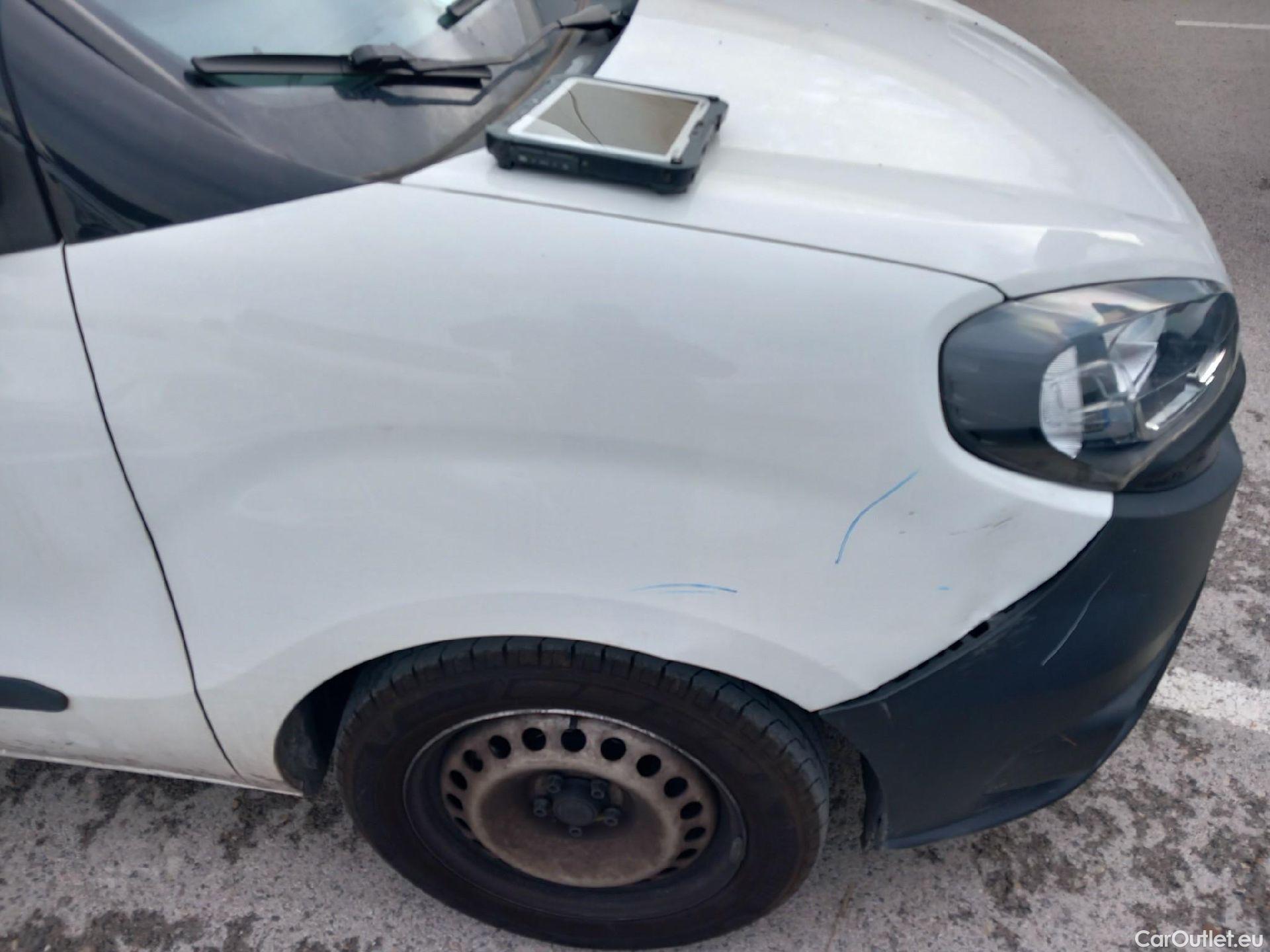  Fiat  Doblo FIAT Doblò Cargo/2015/3P/furgón derivado de turismo Cargo Base 1.6 Mjet 66kW (90CV) #26