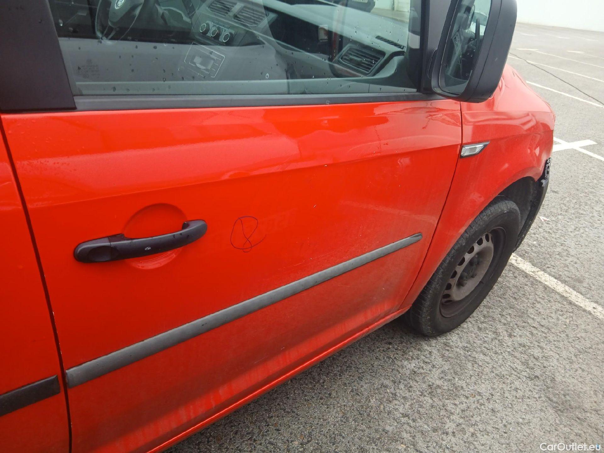  Volkswagen  Caddy VOLKSWAGEN  / 2015 / 4P / combi Business Profesional Kombi 2.0 TDI 75kW #28