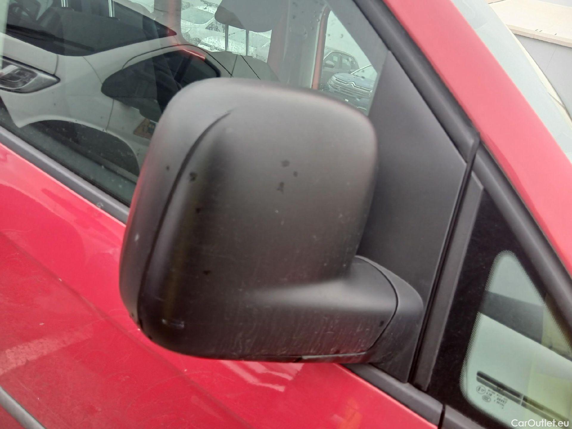  Volkswagen  Caddy VOLKSWAGEN  / 2015 / 4P / combi Business Profesional Kombi 2.0 TDI 75kW #31