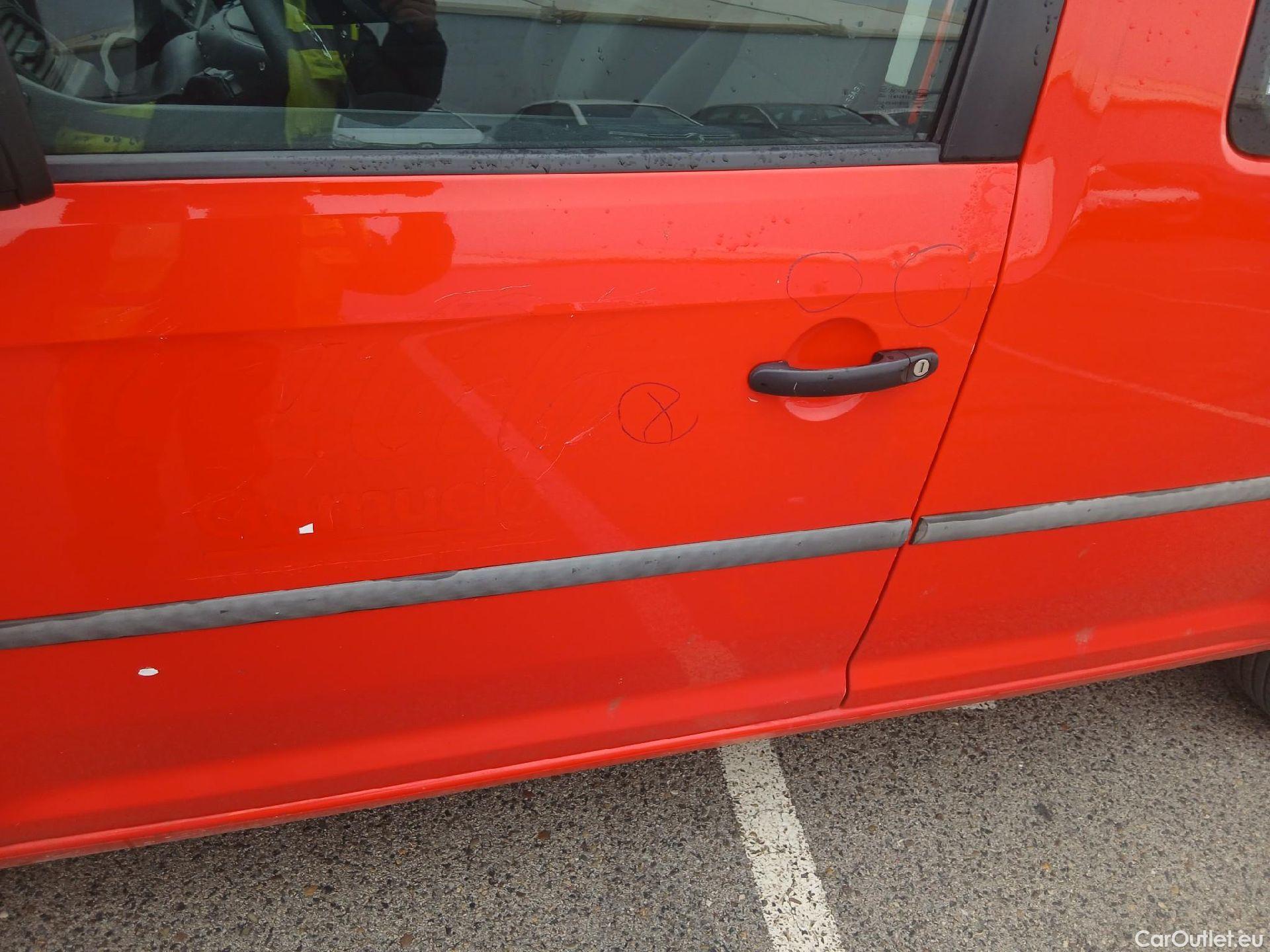  Volkswagen  Caddy VOLKSWAGEN  / 2015 / 4P / combi Business Profesional Kombi 2.0 TDI 75kW #19