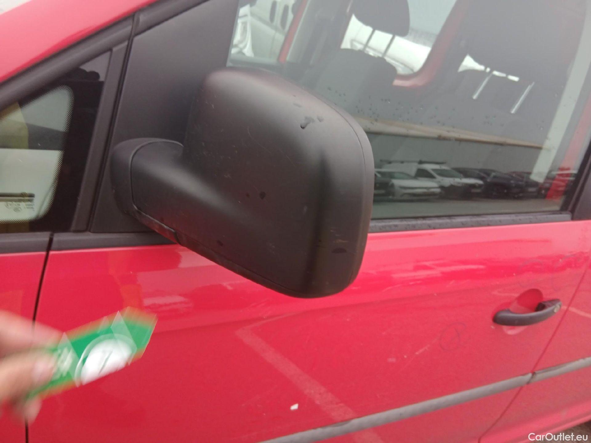  Volkswagen  Caddy VOLKSWAGEN  / 2015 / 4P / combi Business Profesional Kombi 2.0 TDI 75kW #16