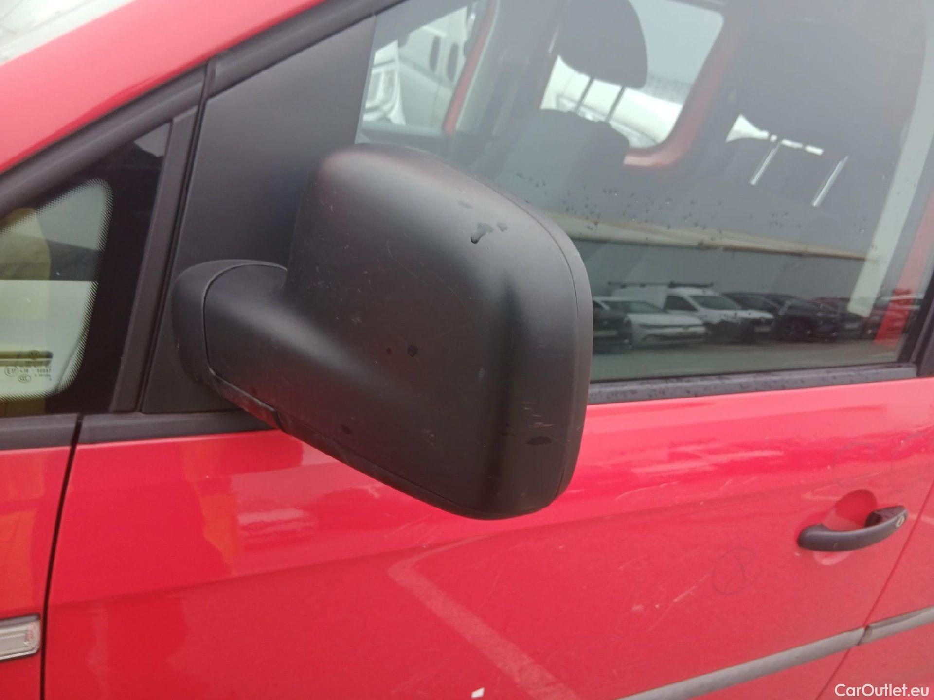  Volkswagen  Caddy VOLKSWAGEN  / 2015 / 4P / combi Business Profesional Kombi 2.0 TDI 75kW #17