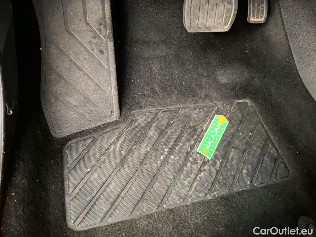  Peugeot  3008  II Allure 1.5 HDi 130CV BVA8 E6d #20