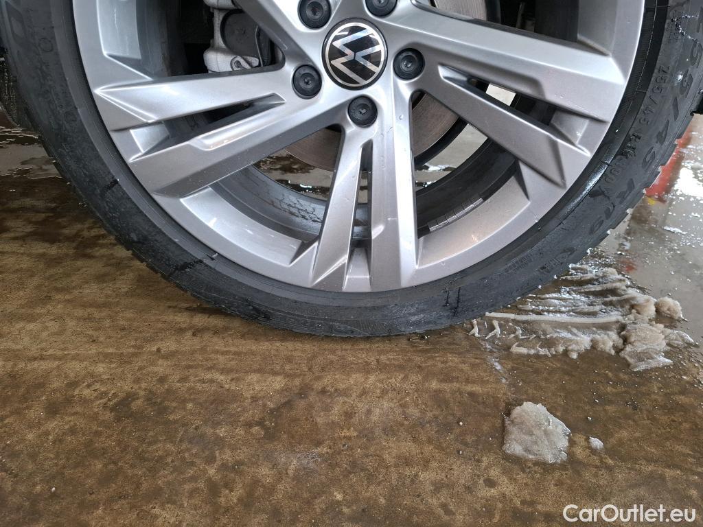  Volkswagen  Tiguan VOLKSWAGEN  Allspace / 2021 / 5P / SUV 2.0 TDI 150 DSG7 R-Line #4