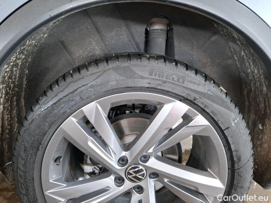  Volkswagen  Tiguan VOLKSWAGEN  Allspace / 2021 / 5P / SUV 2.0 TDI 150 DSG7 R-Line #3