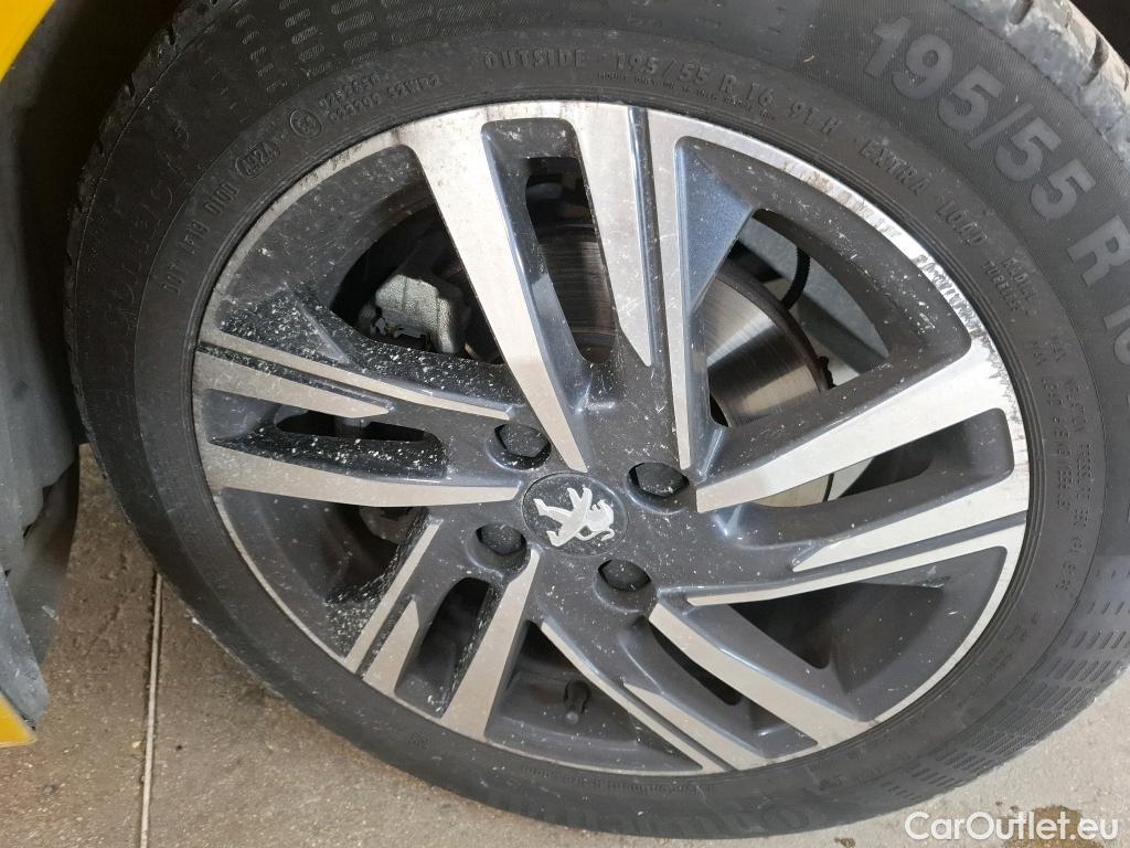  Peugeot  208  Allure Pack 1.2 PureTech 100CV BVA8 E6d #36