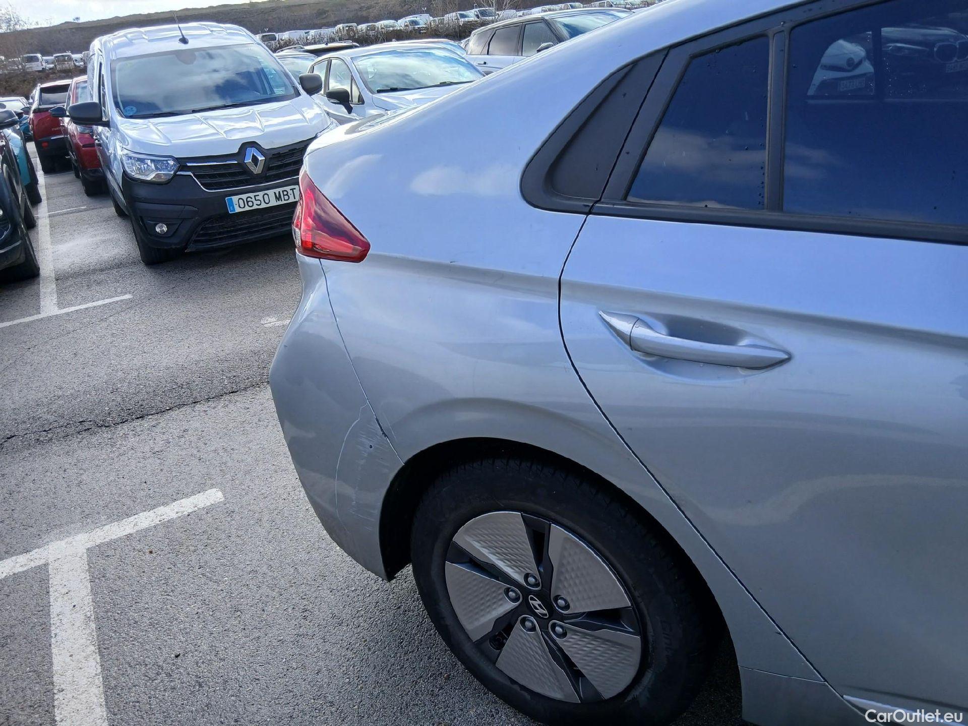  Hyundai   Ioniq HYUNDAI / 2019 / 5P / berlina con portón 1.6 GDI HEV Klass DCT #24