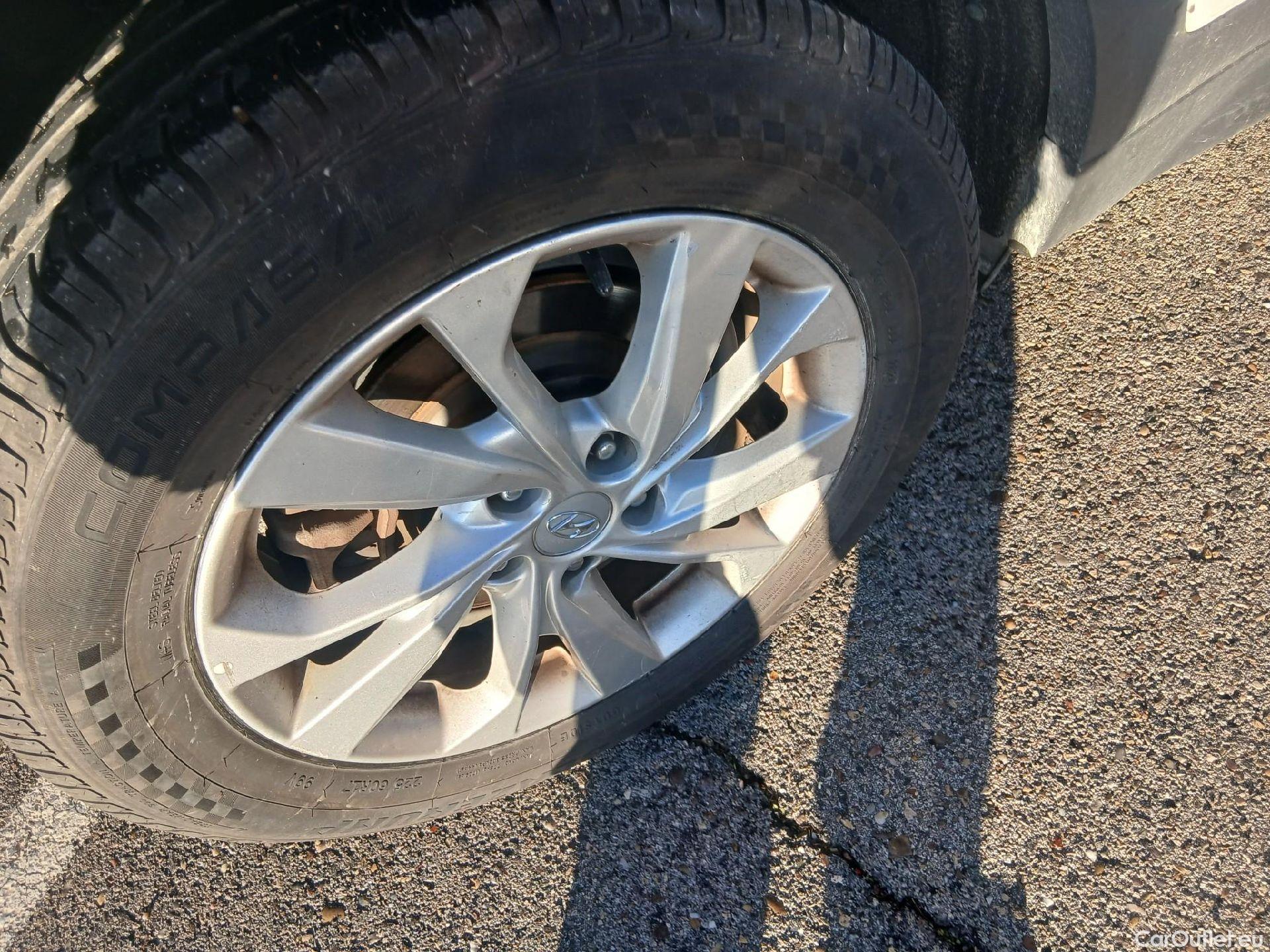  Hyundai  Tucson HYUNDAI  / 2018 / 5P / todoterreno 1.6 CRDI 85kW (116CV) 48V SLE 4X2(SP)(SL) #20