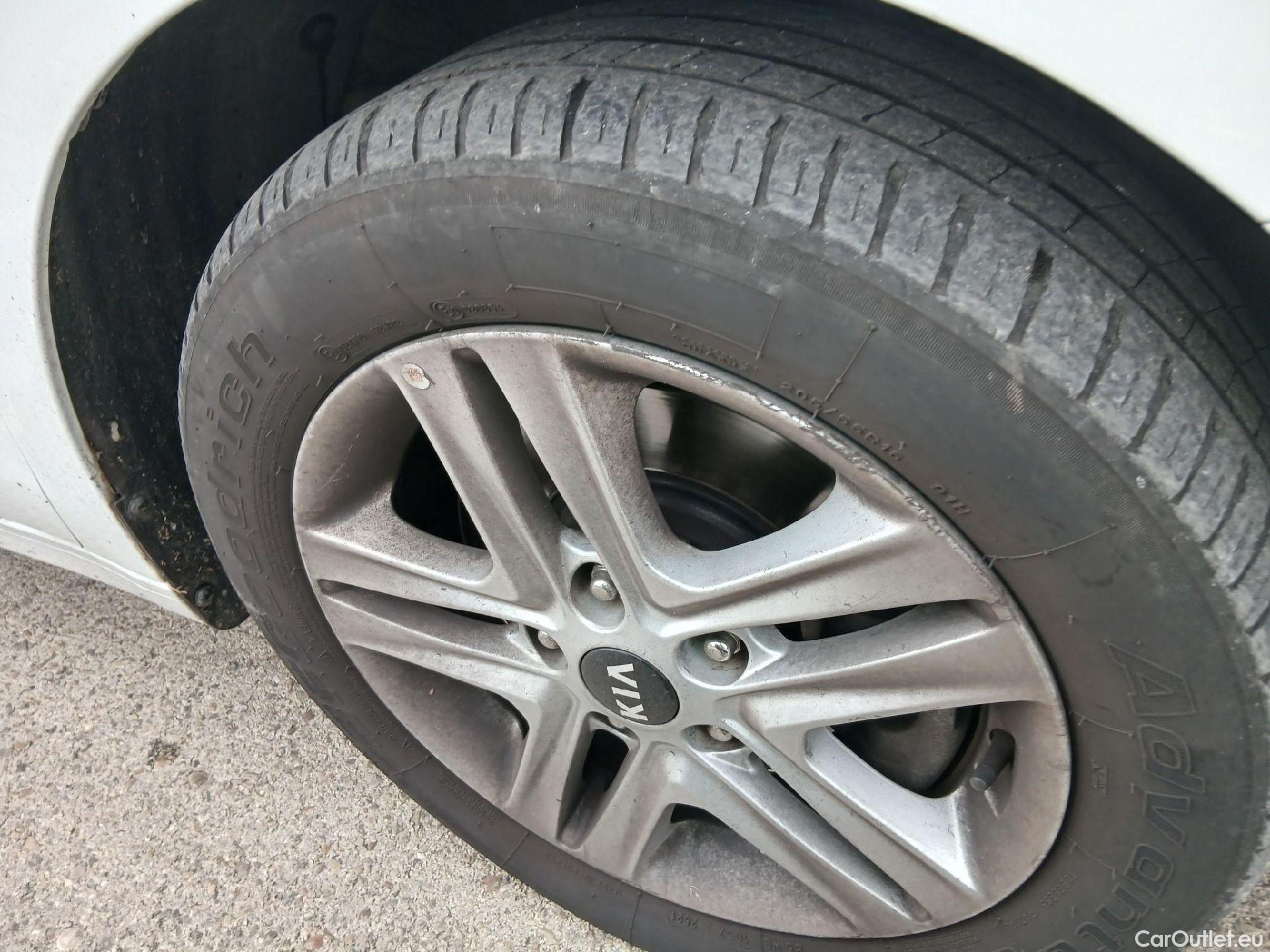  KIA  Cee'd KIA Ceed / 2018 / 5P / berlina con portón 1.6 CRDi 85kW (115CV) Business #12