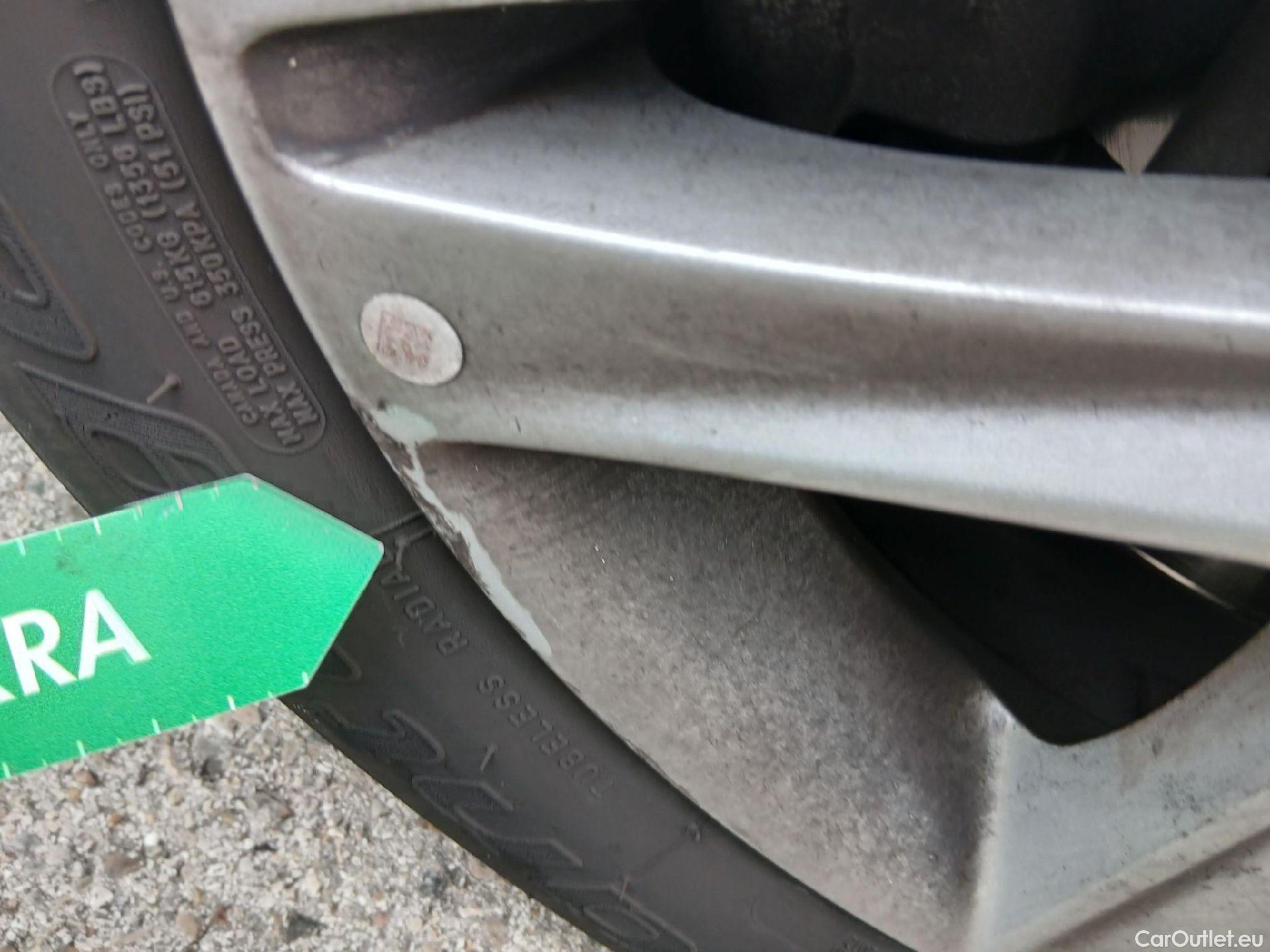  KIA  Cee'd KIA Ceed / 2018 / 5P / berlina con portón 1.6 CRDi 85kW (115CV) Business #3