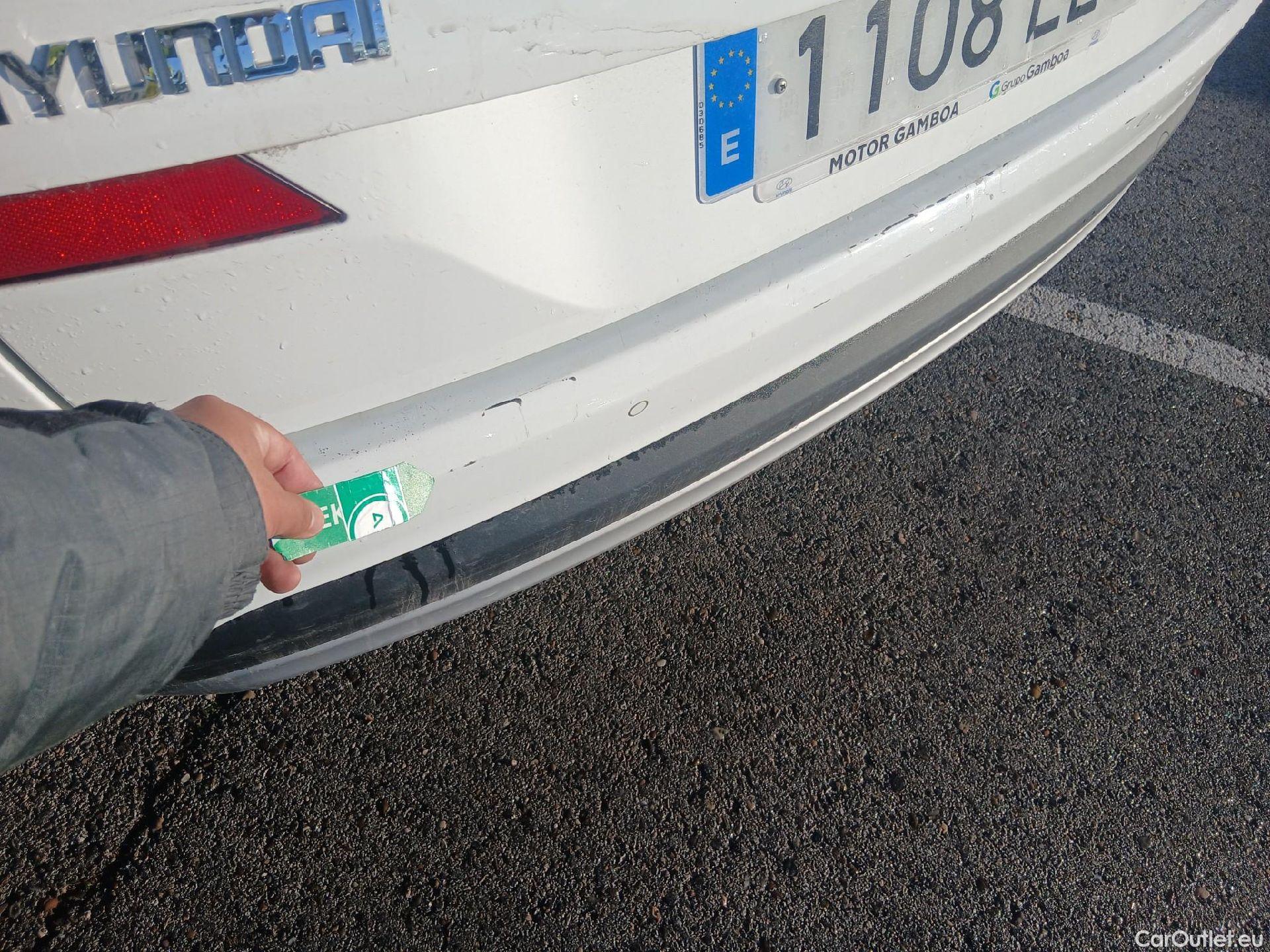  Hyundai  Tucson HYUNDAI  / 2018 / 5P / todoterreno 1.6 CRDI 85kW (116CV) 48V SLE 4X2(SP)(SL) #19