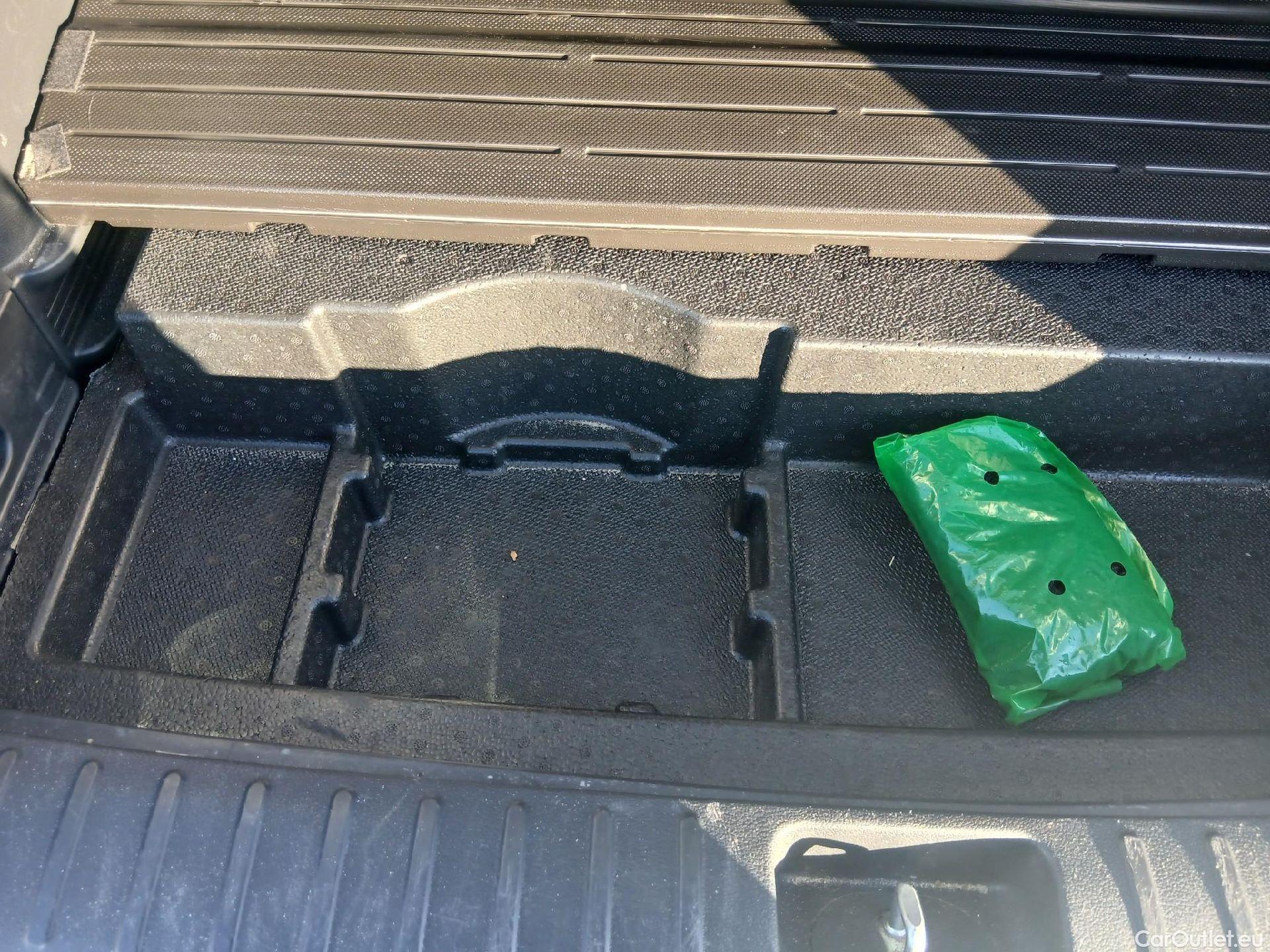  Hyundai  Tucson HYUNDAI  / 2018 / 5P / todoterreno 1.6 CRDI 85kW (116CV) 48V SLE 4X2(SP)(SL) #7