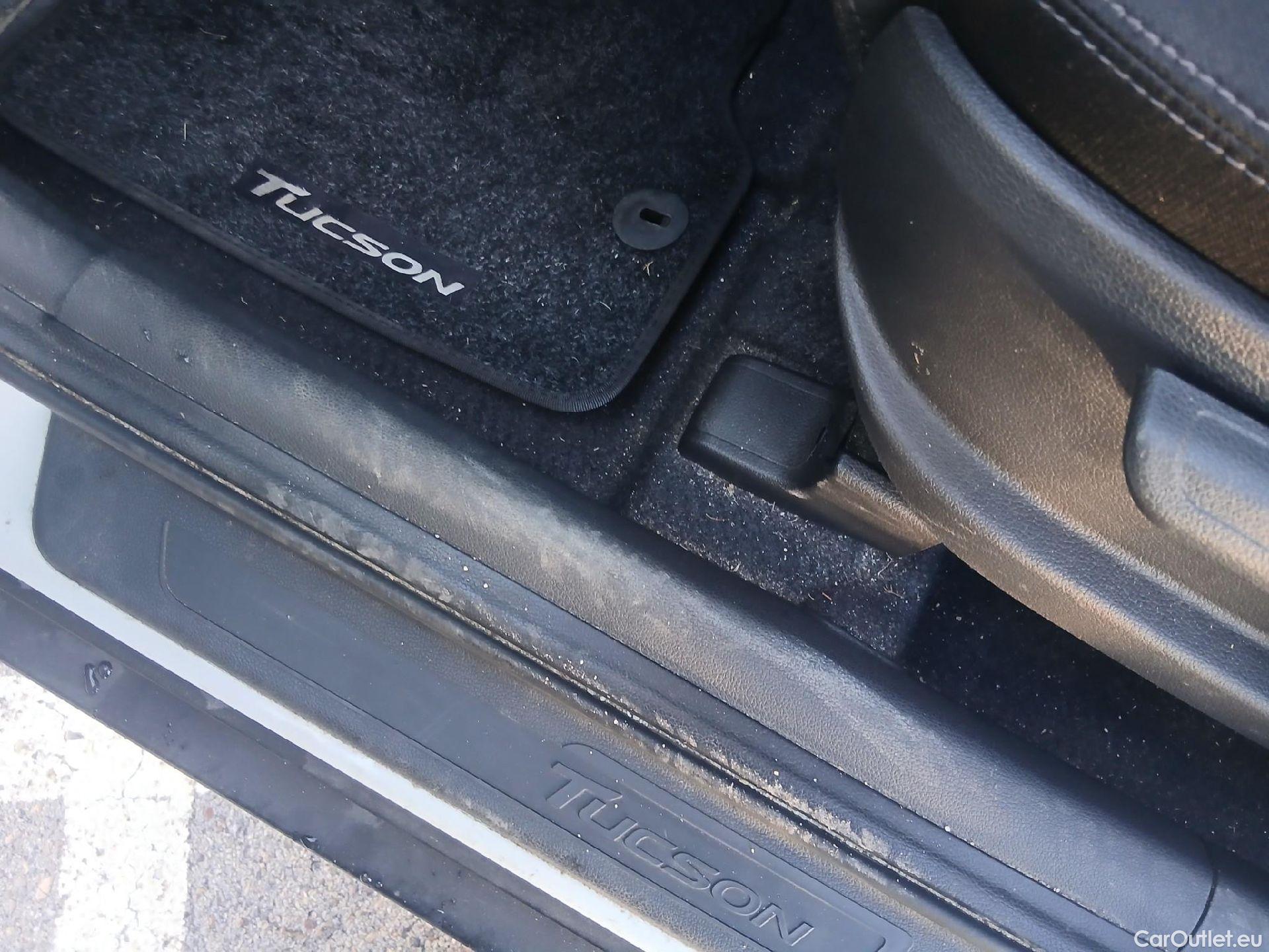  Hyundai  Tucson HYUNDAI  / 2018 / 5P / todoterreno 1.6 CRDI 85kW (116CV) 48V SLE 4X2(SP)(SL) #3