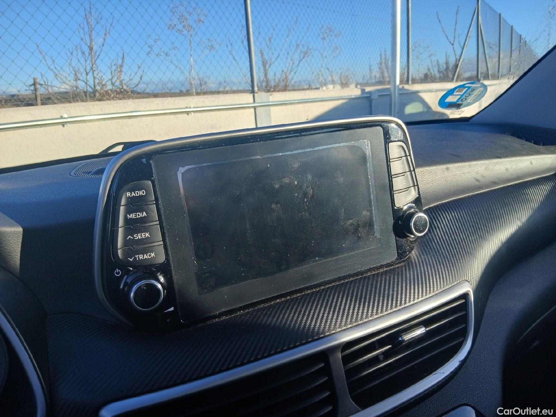  Hyundai  Tucson HYUNDAI  / 2018 / 5P / todoterreno 1.6 CRDI 85kW (116CV) 48V SLE 4X2(SP)(SL) #4