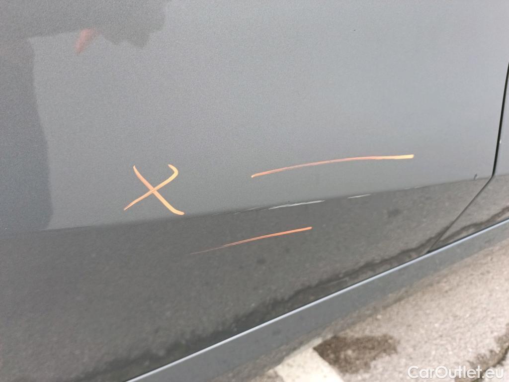  Bmw  Serie 1 BMW  / 2019 / 5P / berlina con portón 118i Corporate Auto. (AC2) #8