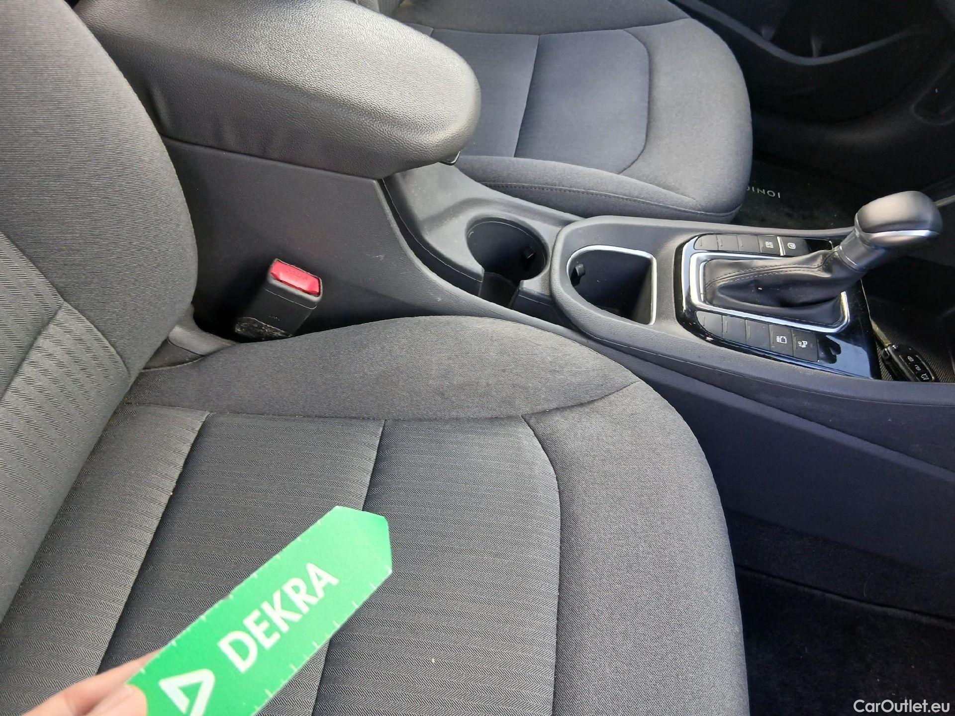  Hyundai   Ioniq HYUNDAI / 2019 / 5P / berlina con portón 1.6 GDI HEV Klass DCT #31