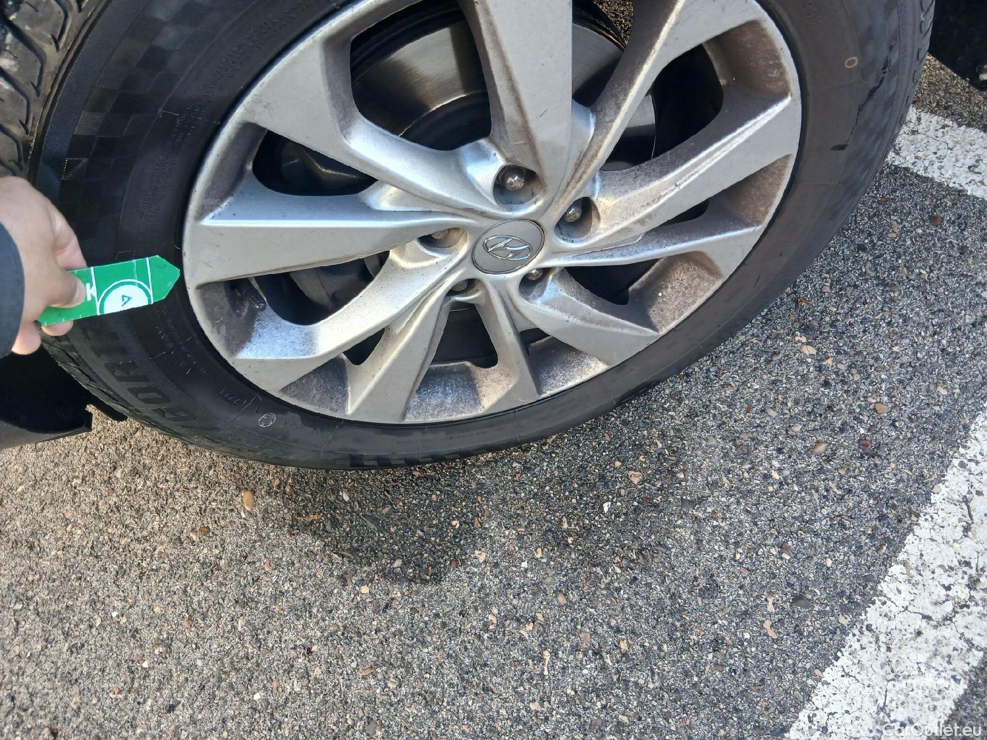  Hyundai  Tucson HYUNDAI  / 2018 / 5P / todoterreno 1.6 CRDI 85kW (116CV) 48V SLE 4X2(SP)(SL) #17