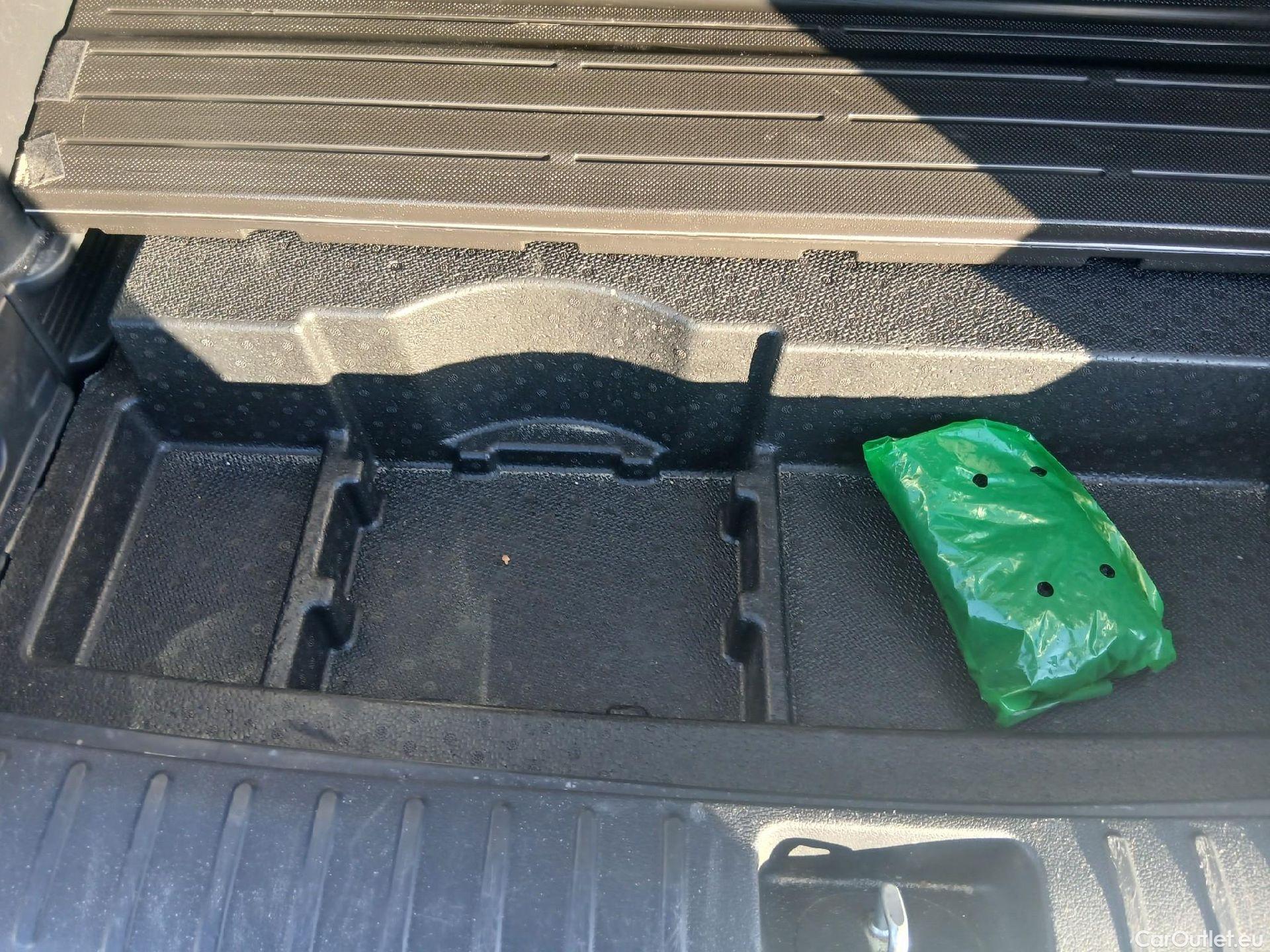  Hyundai  Tucson HYUNDAI  / 2018 / 5P / todoterreno 1.6 CRDI 85kW (116CV) 48V SLE 4X2(SP)(SL) #6