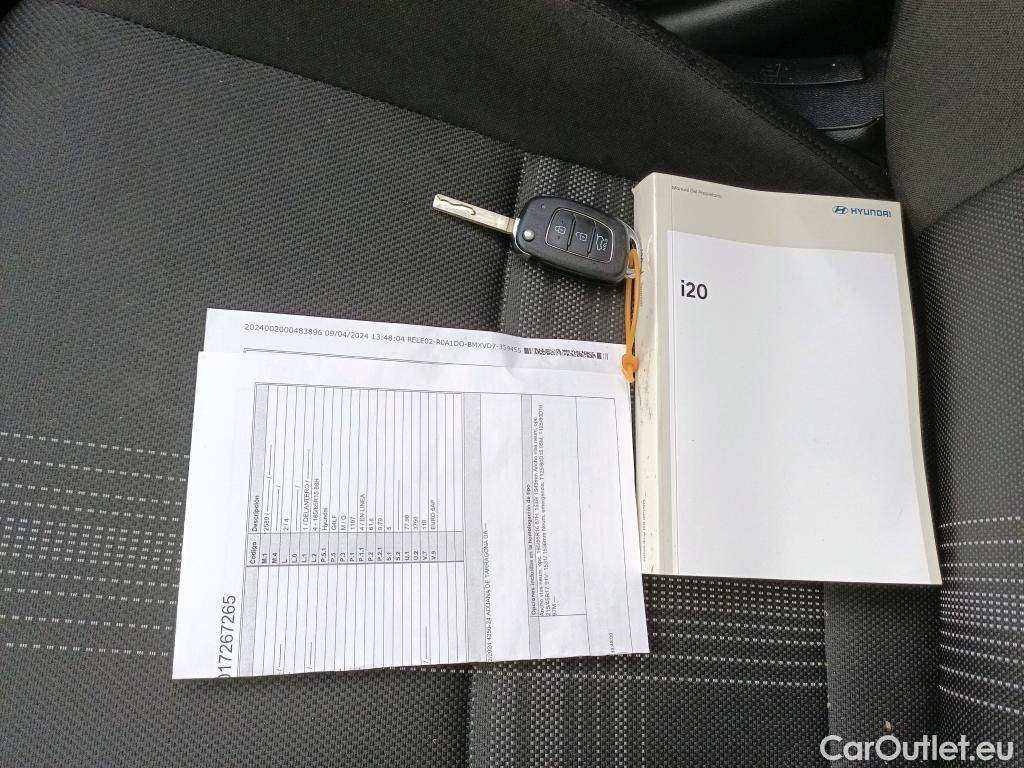  Land Rover  Discovery HYUNDAI i20 / 2023 / 5P / berlina con portón 1.2 MPI Essence #1