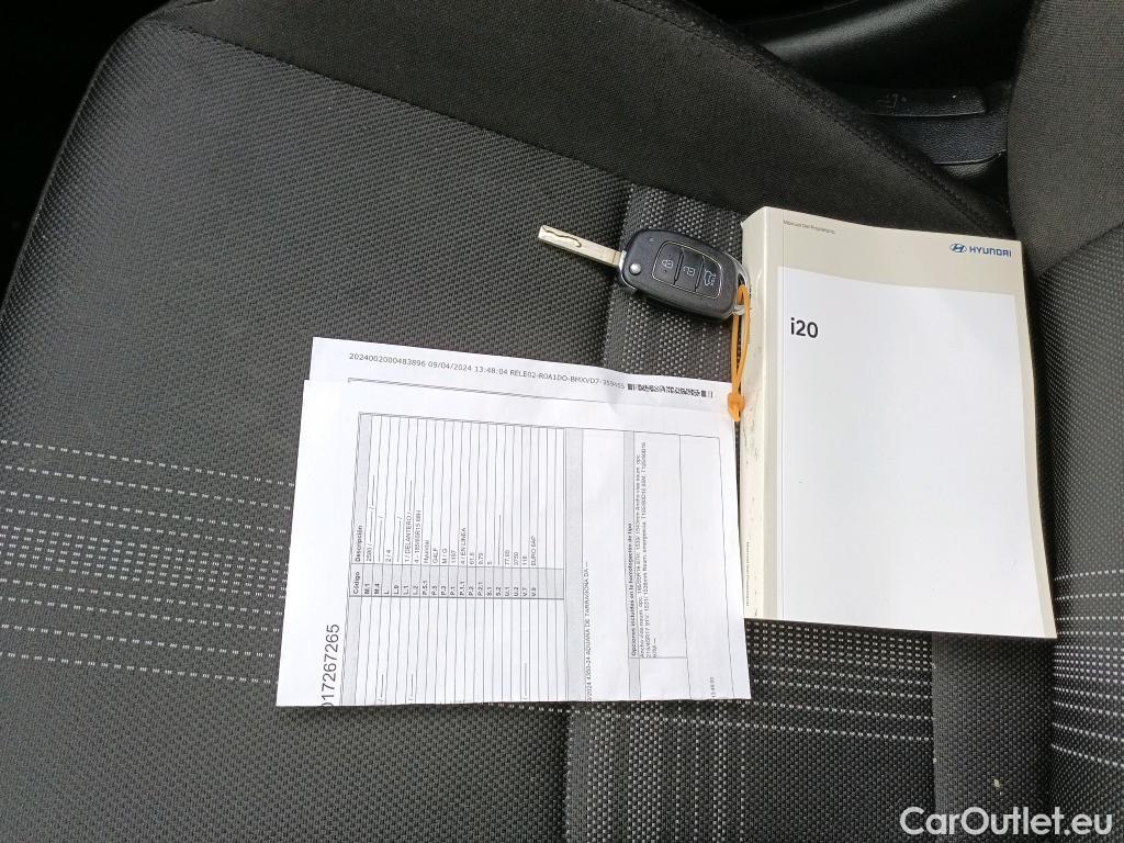  Land Rover  Discovery HYUNDAI i20 / 2023 / 5P / berlina con portón 1.2 MPI Essence #3