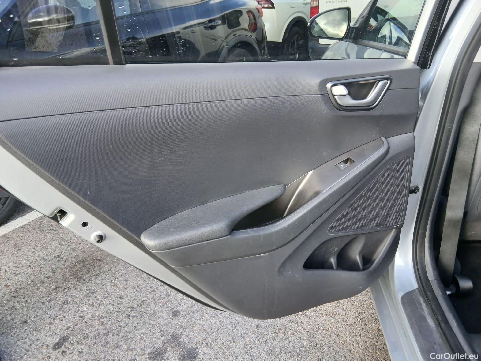  Hyundai   Ioniq HYUNDAI / 2019 / 5P / berlina con portón 1.6 GDI HEV Klass DCT #11