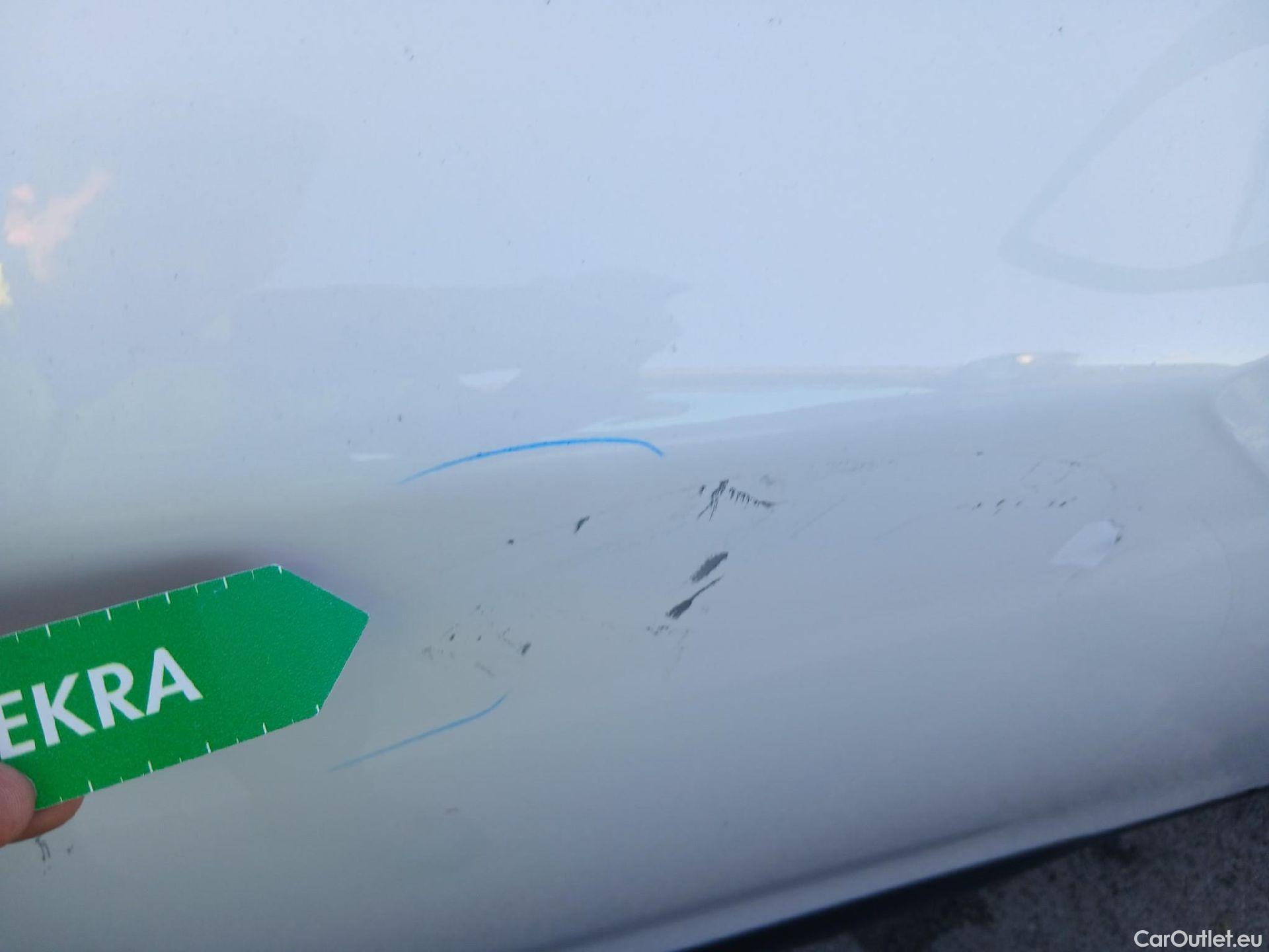  Peugeot  2008 PEUGEOT  / 2019 / 5P / todoterreno Active BlueHDI 100 S&S BVM6 #9