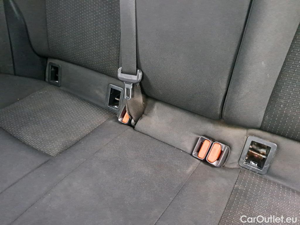  Toyota  C-HR TOYOTA  / 2016 / 5P / todoterreno 1.8 125H Advance (CX) #18